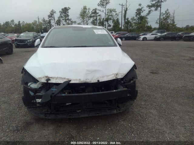 Photo 5 VIN: 5NPD74LF4HH057806 - HYUNDAI ELANTRA 