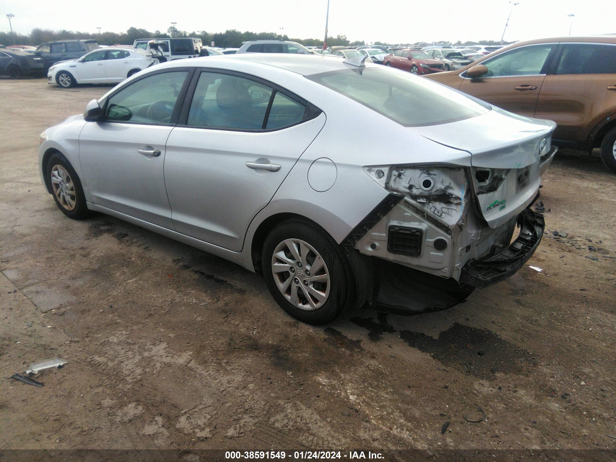 Photo 2 VIN: 5NPD74LF4HH077182 - HYUNDAI ELANTRA 