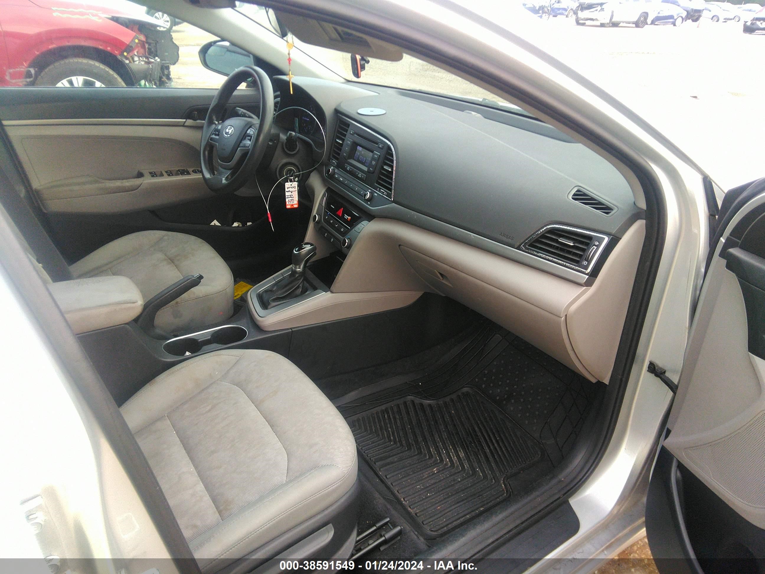 Photo 4 VIN: 5NPD74LF4HH077182 - HYUNDAI ELANTRA 