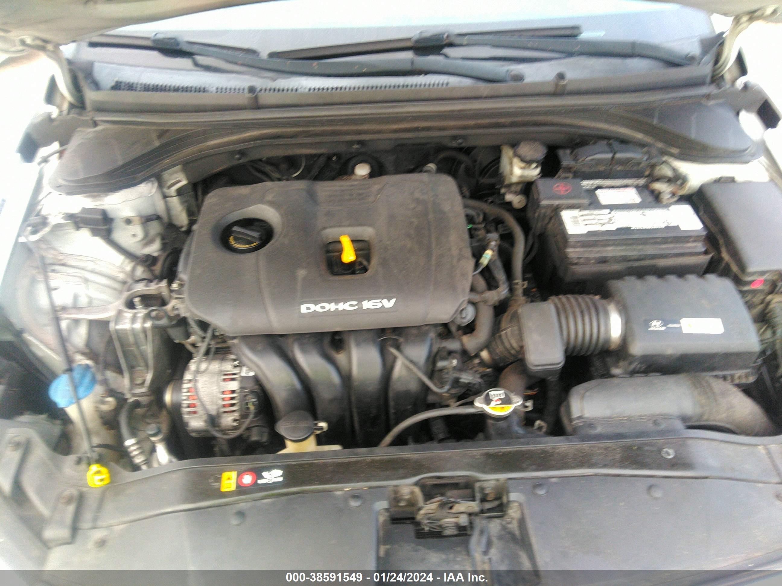 Photo 9 VIN: 5NPD74LF4HH077182 - HYUNDAI ELANTRA 