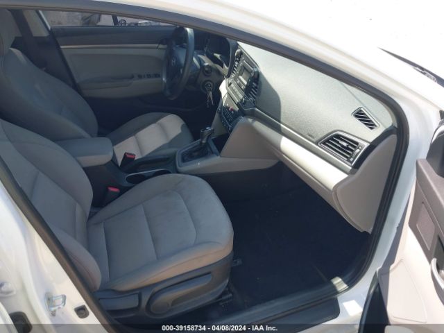 Photo 4 VIN: 5NPD74LF4HH106678 - HYUNDAI ELANTRA 