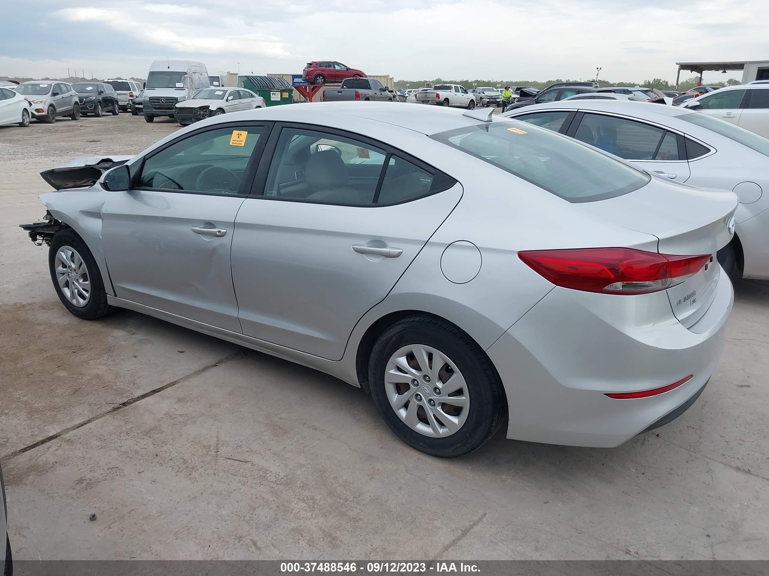 Photo 2 VIN: 5NPD74LF4HH148204 - HYUNDAI ELANTRA 