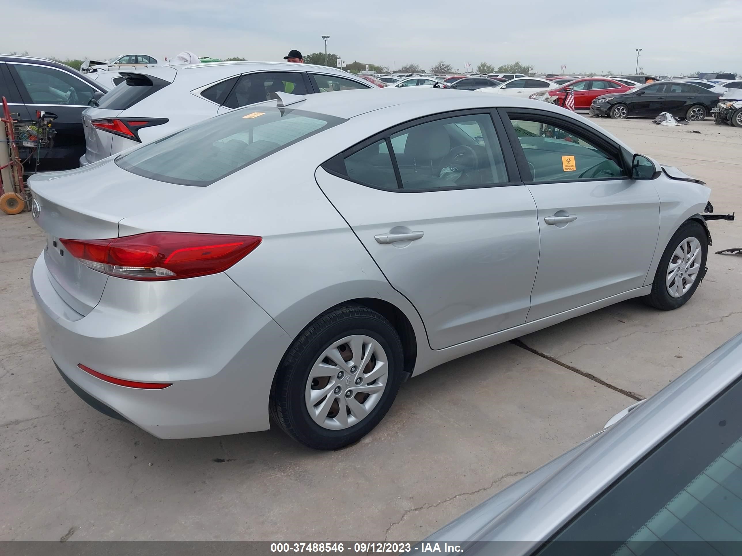 Photo 3 VIN: 5NPD74LF4HH148204 - HYUNDAI ELANTRA 