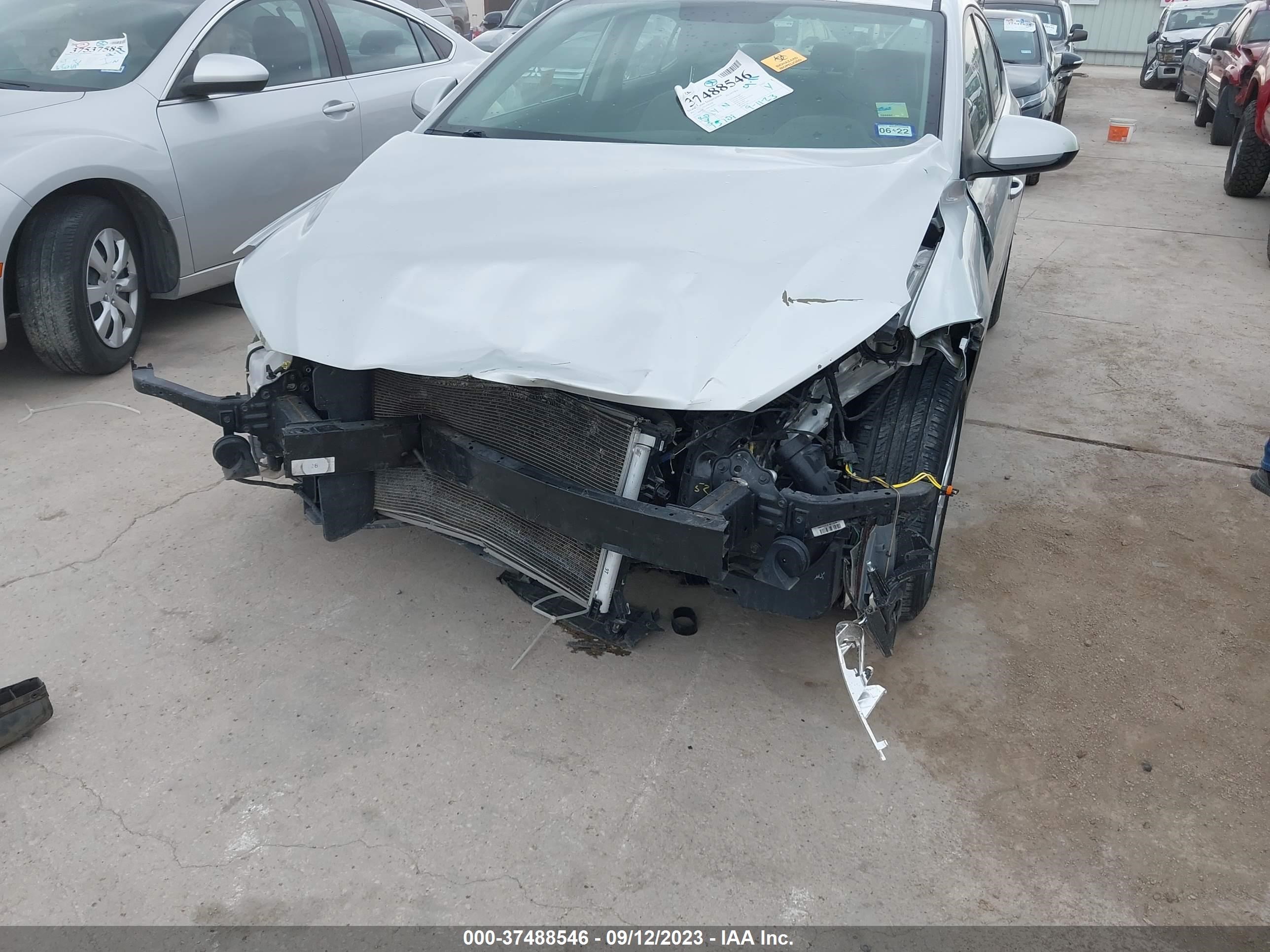 Photo 5 VIN: 5NPD74LF4HH148204 - HYUNDAI ELANTRA 