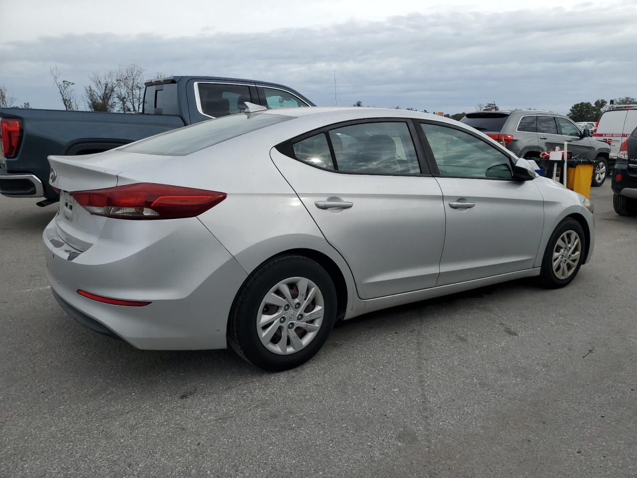 Photo 2 VIN: 5NPD74LF4HH155475 - HYUNDAI ELANTRA 