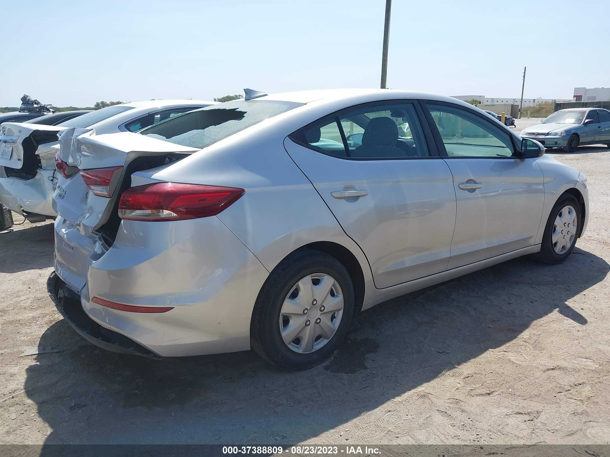 Photo 3 VIN: 5NPD74LF4HH183471 - HYUNDAI ELANTRA 