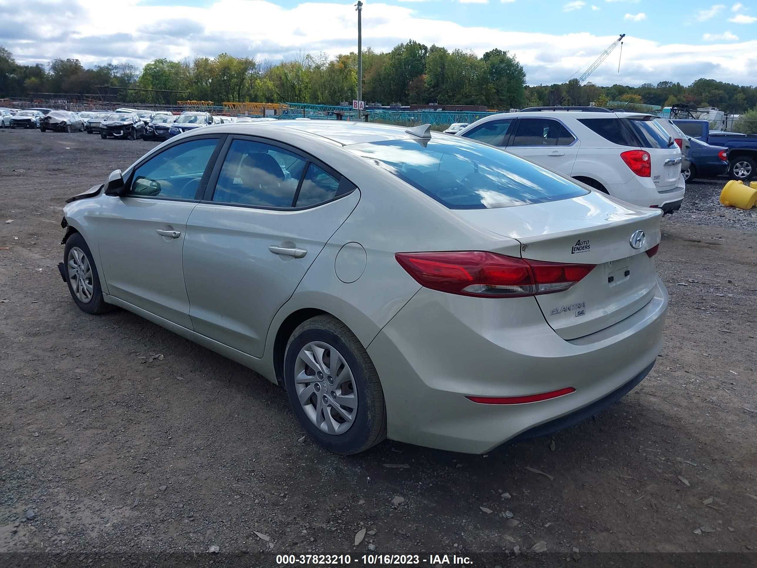 Photo 2 VIN: 5NPD74LF4HH202875 - HYUNDAI ELANTRA 