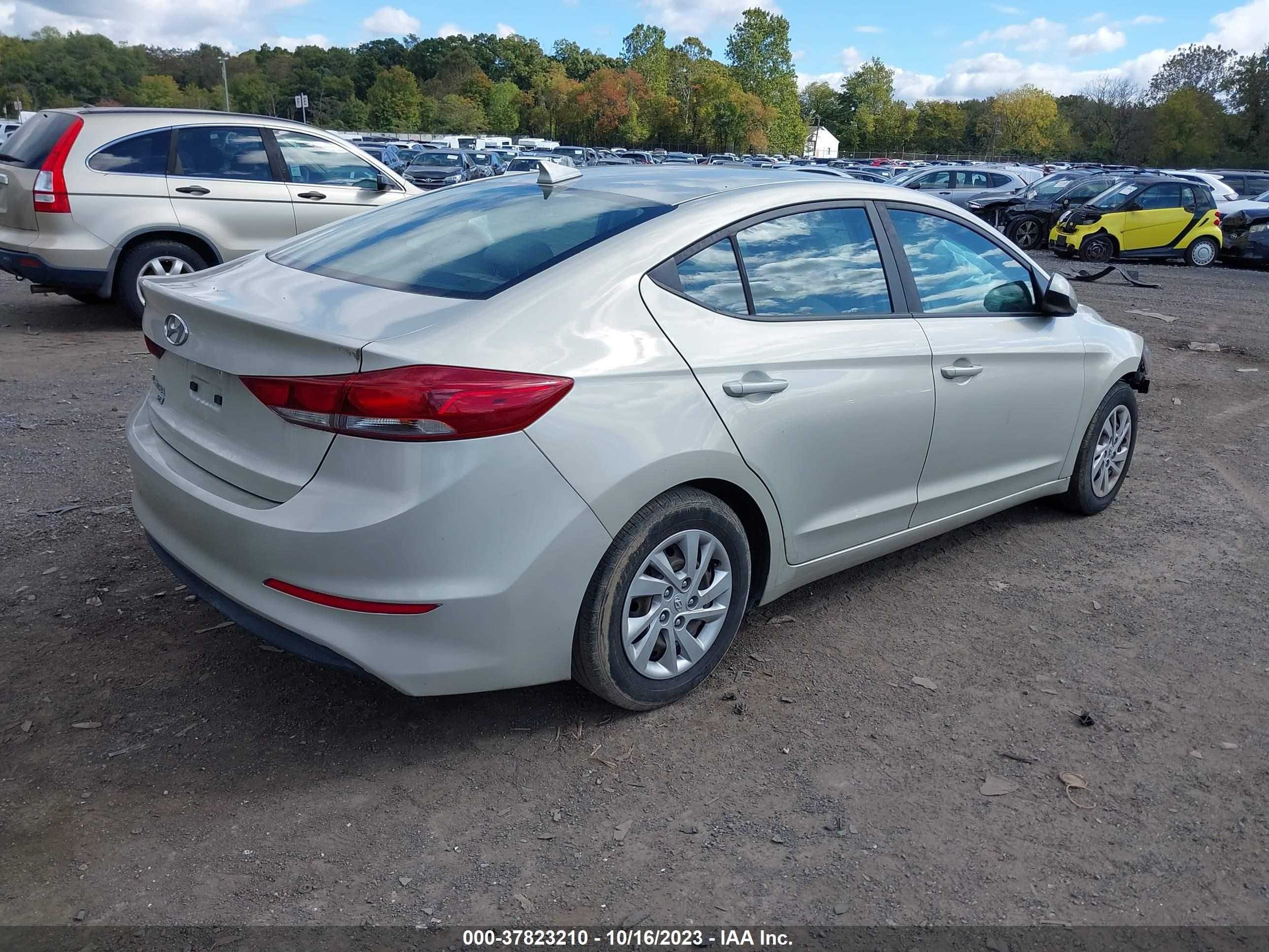 Photo 3 VIN: 5NPD74LF4HH202875 - HYUNDAI ELANTRA 