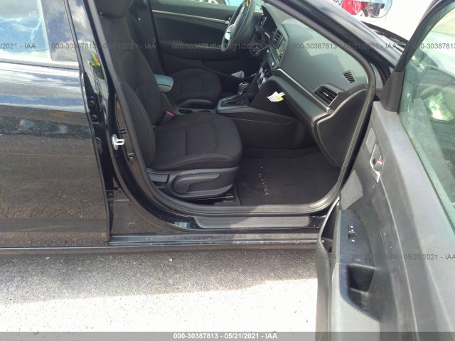 Photo 4 VIN: 5NPD74LF4KH410410 - HYUNDAI ELANTRA 