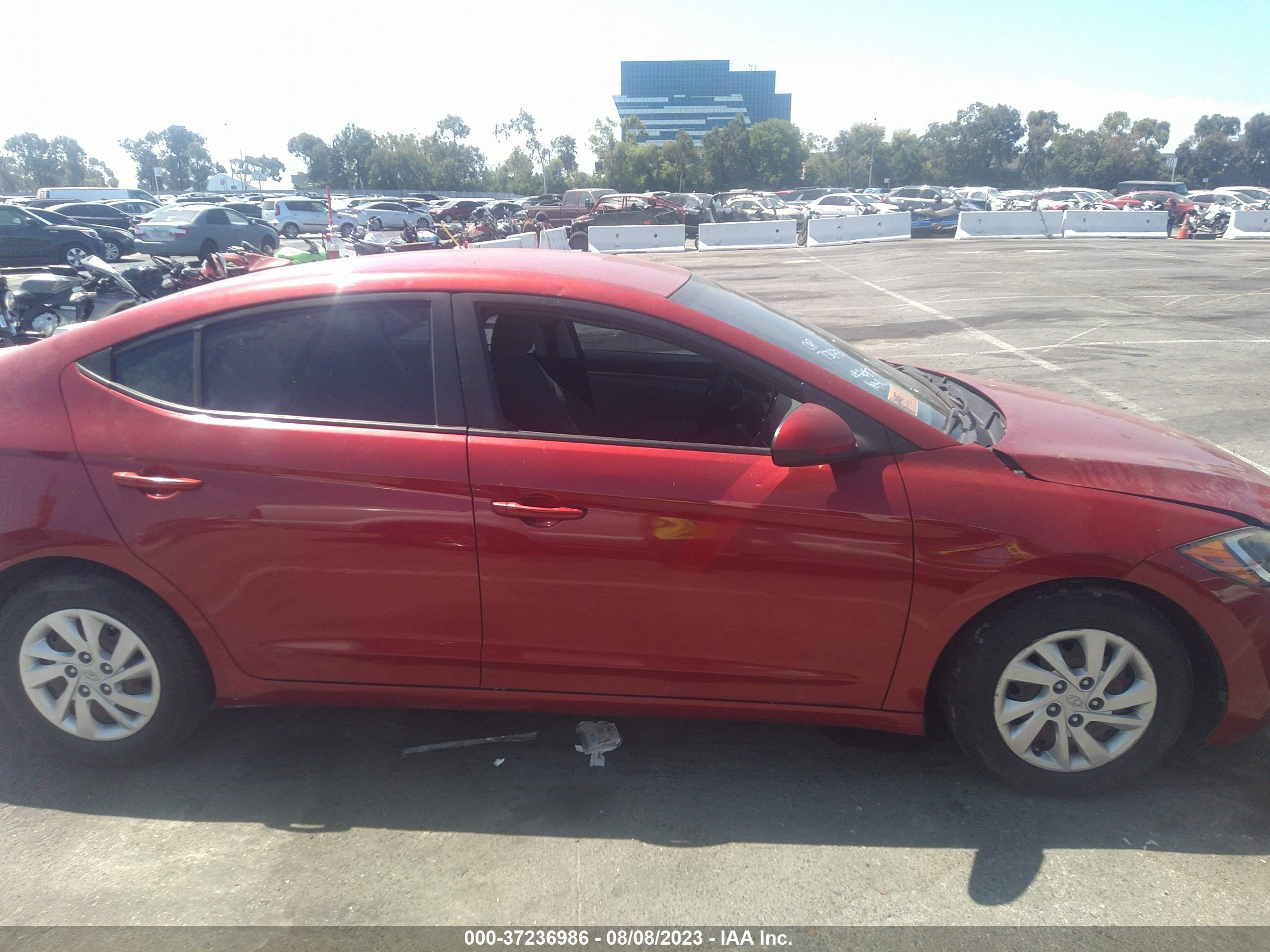 Photo 11 VIN: 5NPD74LF5HH102087 - HYUNDAI ELANTRA 