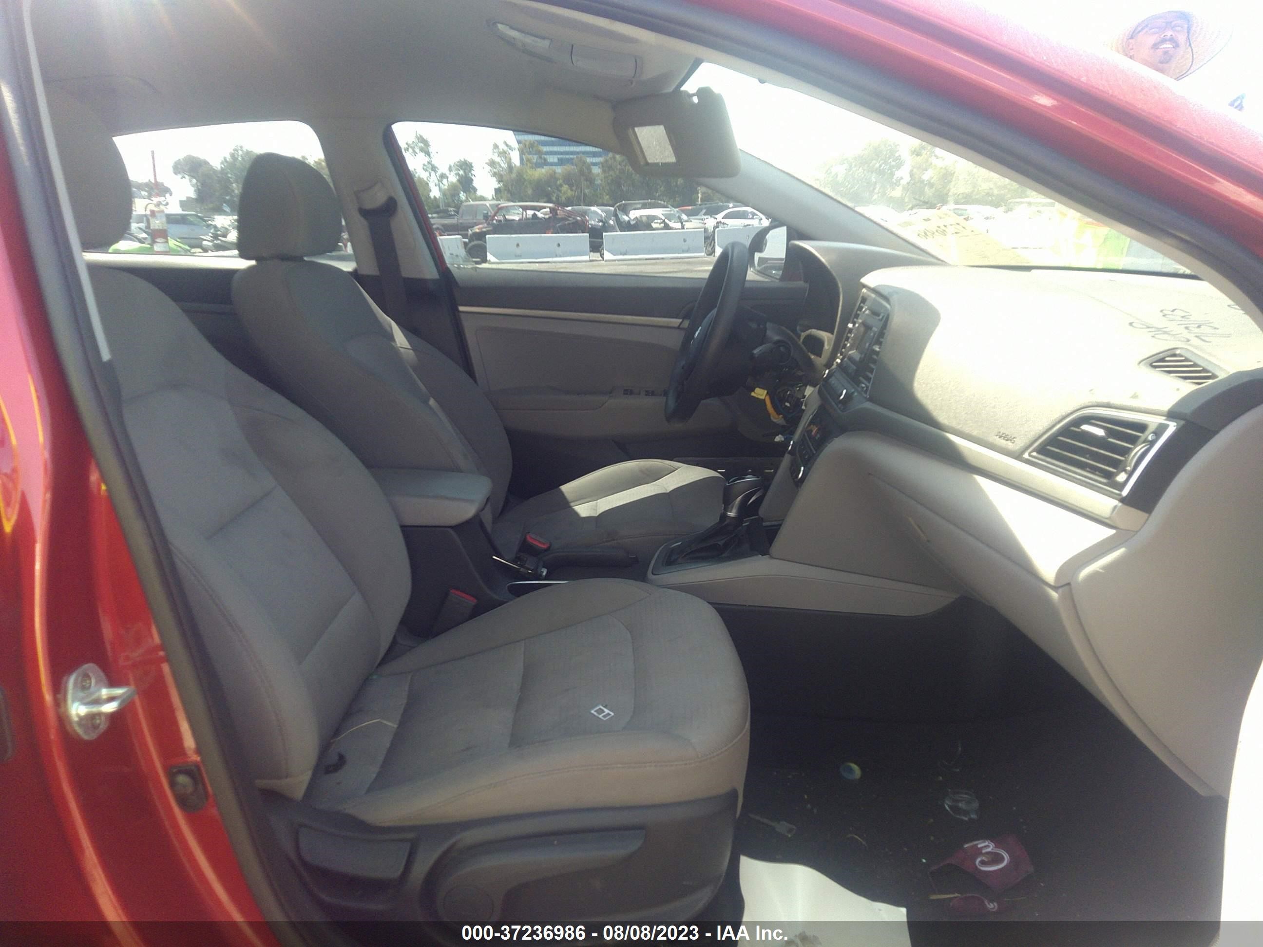 Photo 4 VIN: 5NPD74LF5HH102087 - HYUNDAI ELANTRA 