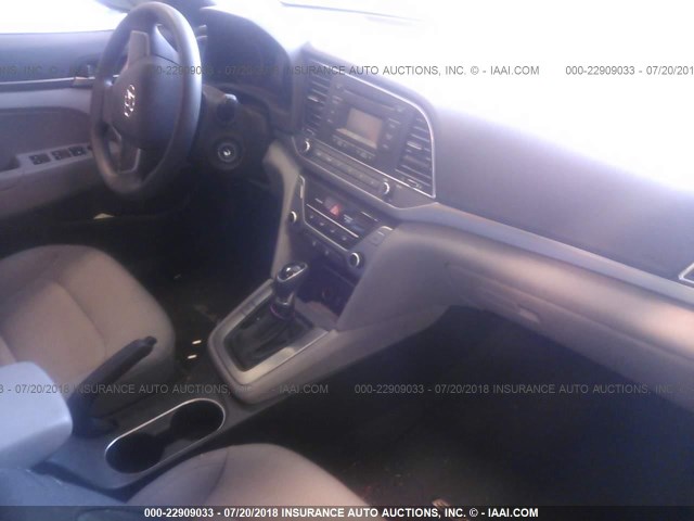 Photo 4 VIN: 5NPD74LF5HH114871 - HYUNDAI ELANTRA 