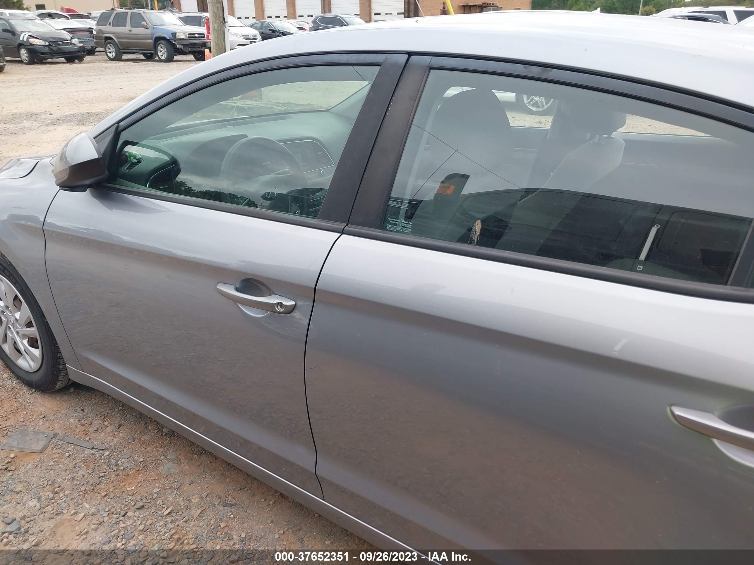 Photo 13 VIN: 5NPD74LF5HH160782 - HYUNDAI ELANTRA 