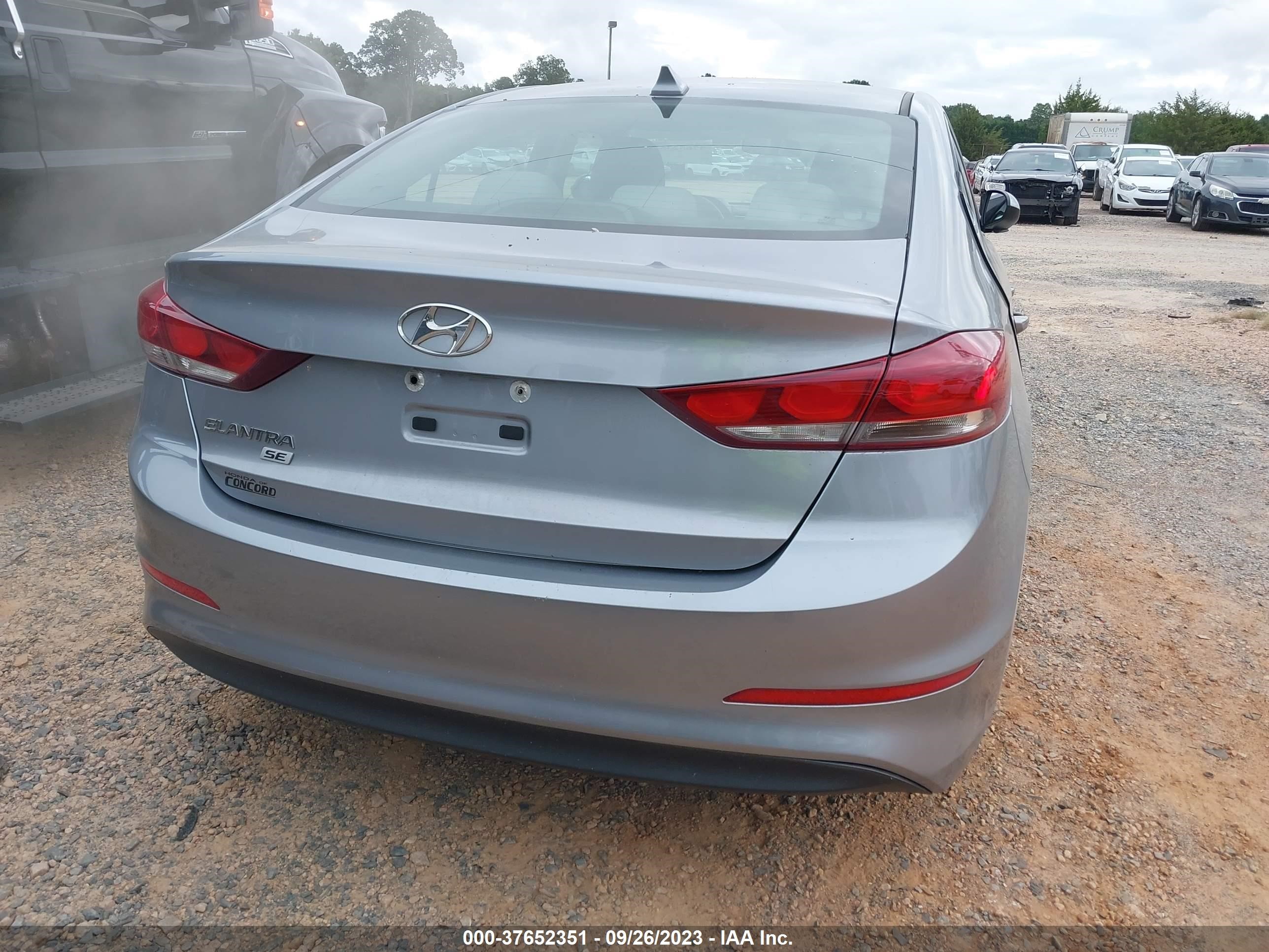 Photo 15 VIN: 5NPD74LF5HH160782 - HYUNDAI ELANTRA 