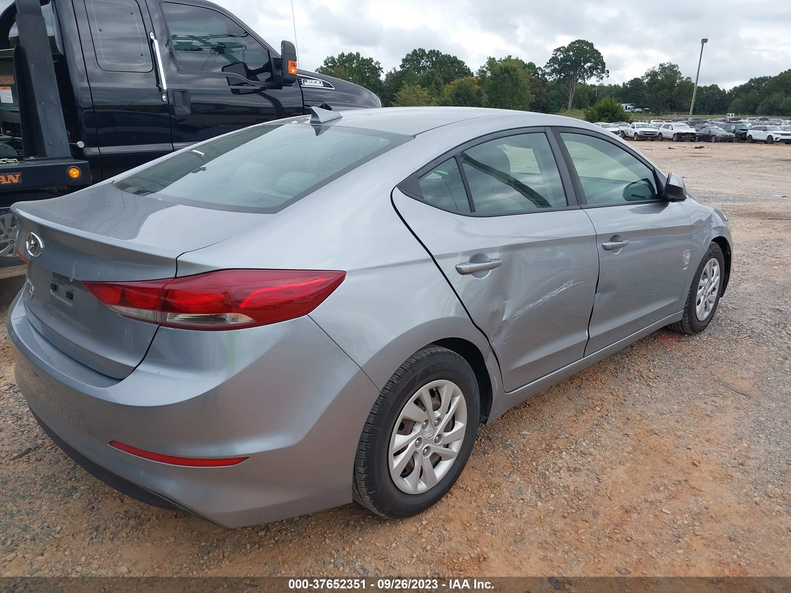 Photo 3 VIN: 5NPD74LF5HH160782 - HYUNDAI ELANTRA 