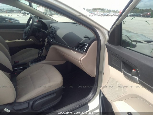 Photo 4 VIN: 5NPD74LF5HH169658 - HYUNDAI ELANTRA 