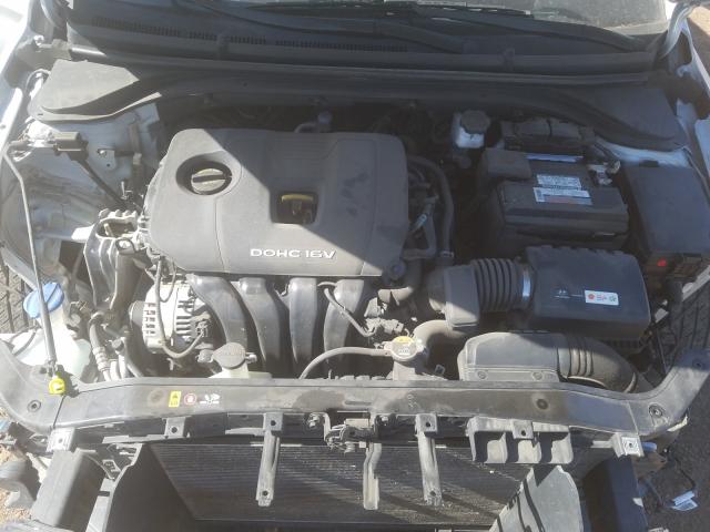 Photo 6 VIN: 5NPD74LF5HH207812 - HYUNDAI ELANTRA 