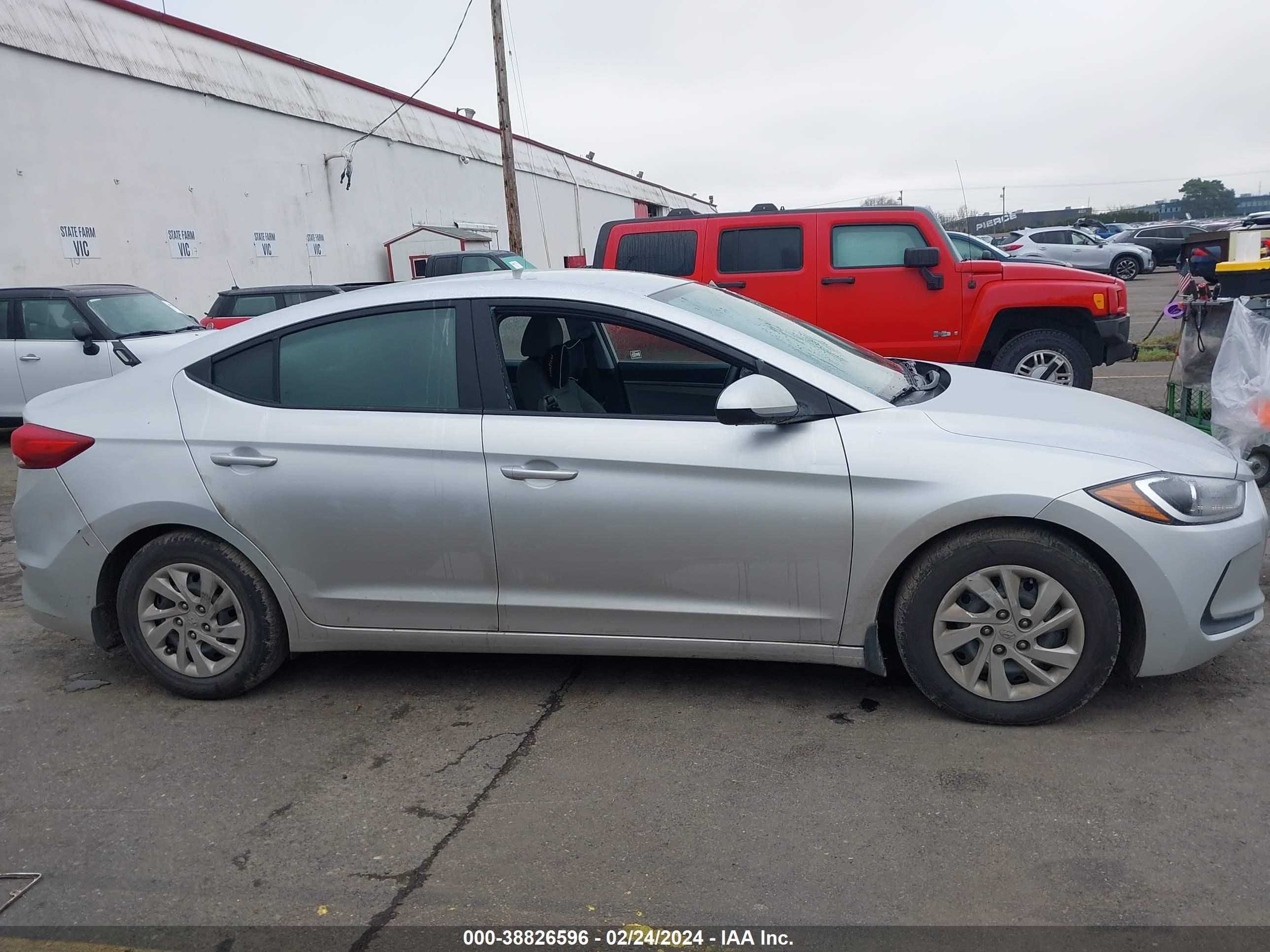 Photo 11 VIN: 5NPD74LF5JH223109 - HYUNDAI ELANTRA 