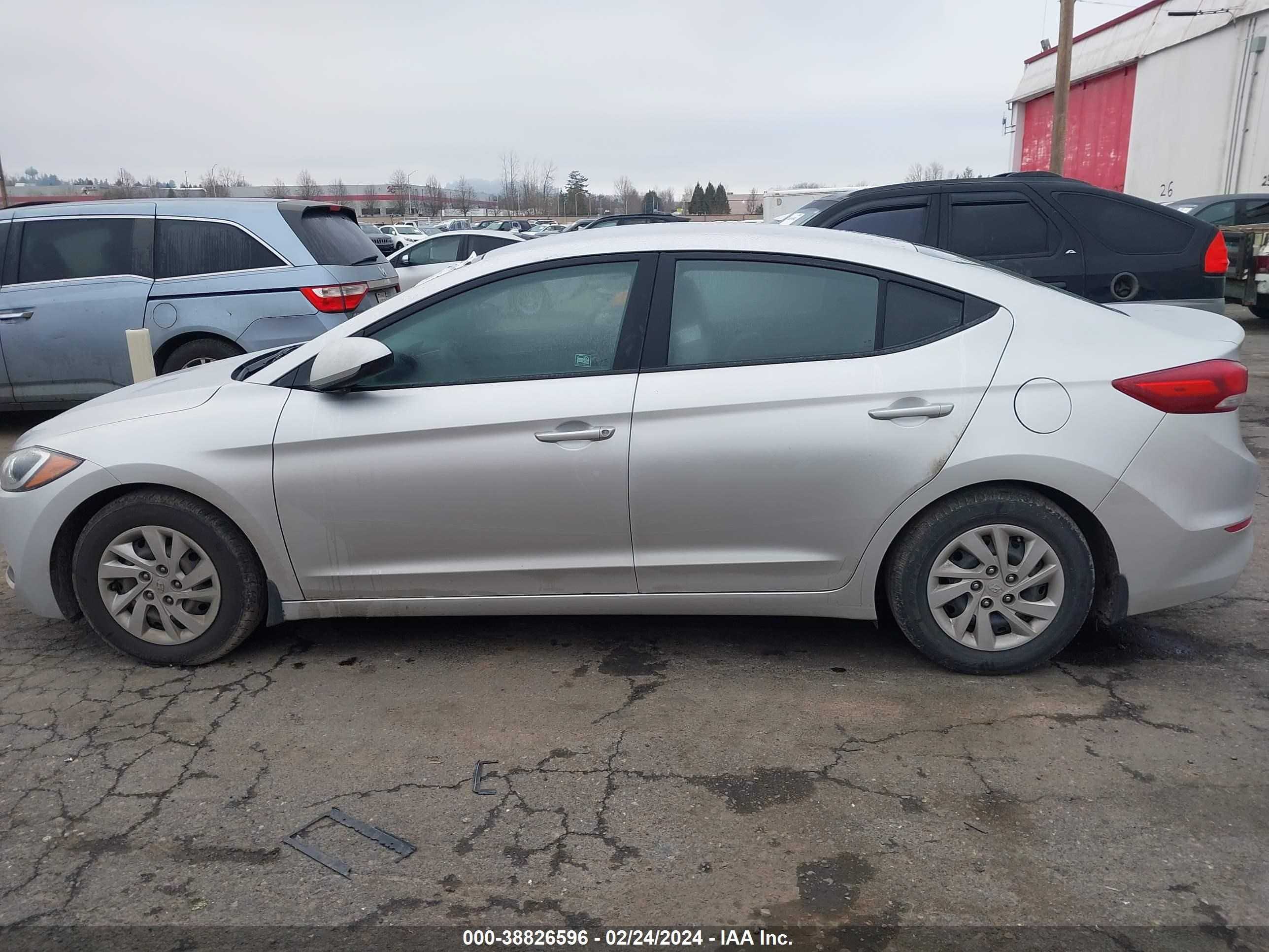 Photo 12 VIN: 5NPD74LF5JH223109 - HYUNDAI ELANTRA 