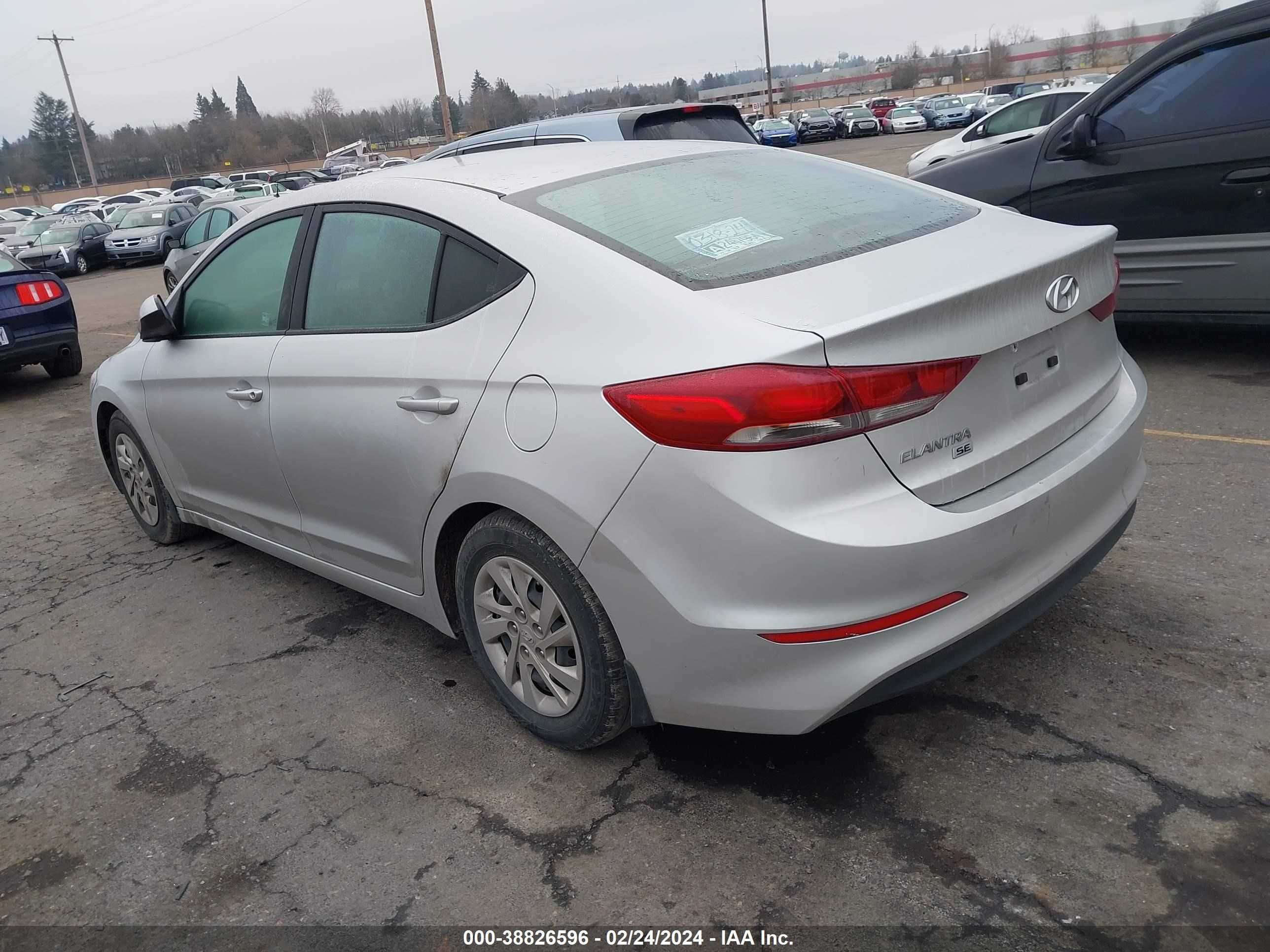 Photo 2 VIN: 5NPD74LF5JH223109 - HYUNDAI ELANTRA 