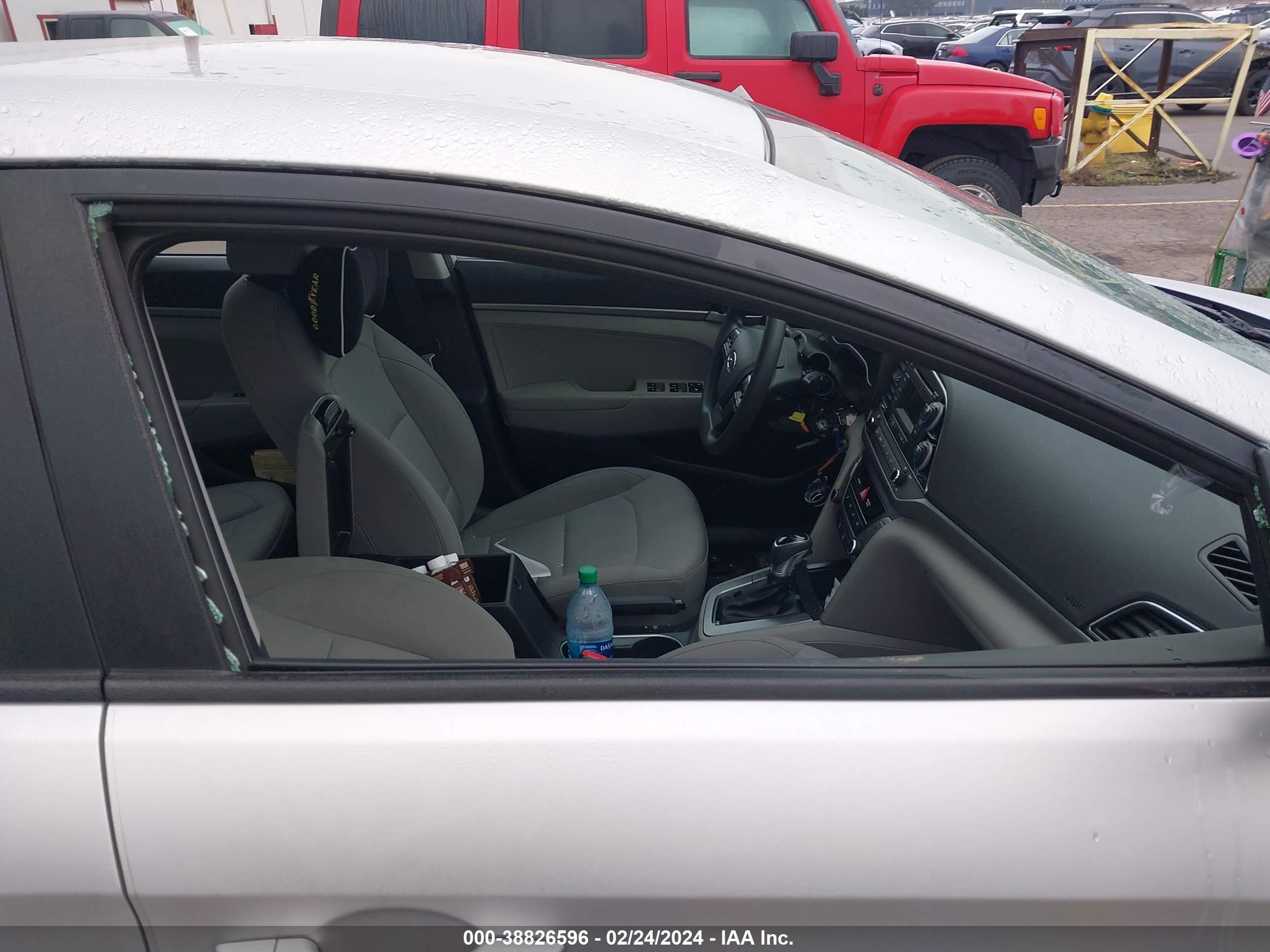 Photo 4 VIN: 5NPD74LF5JH223109 - HYUNDAI ELANTRA 