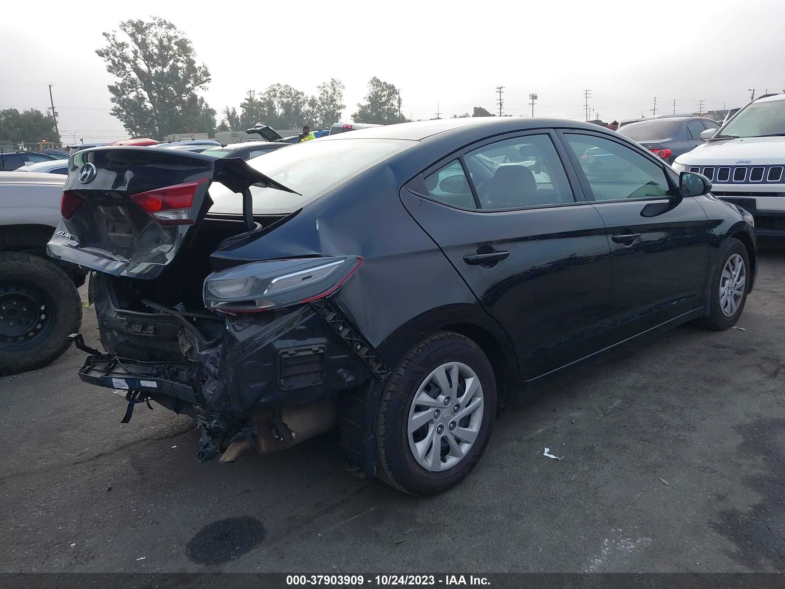 Photo 3 VIN: 5NPD74LF5JH231789 - HYUNDAI ELANTRA 