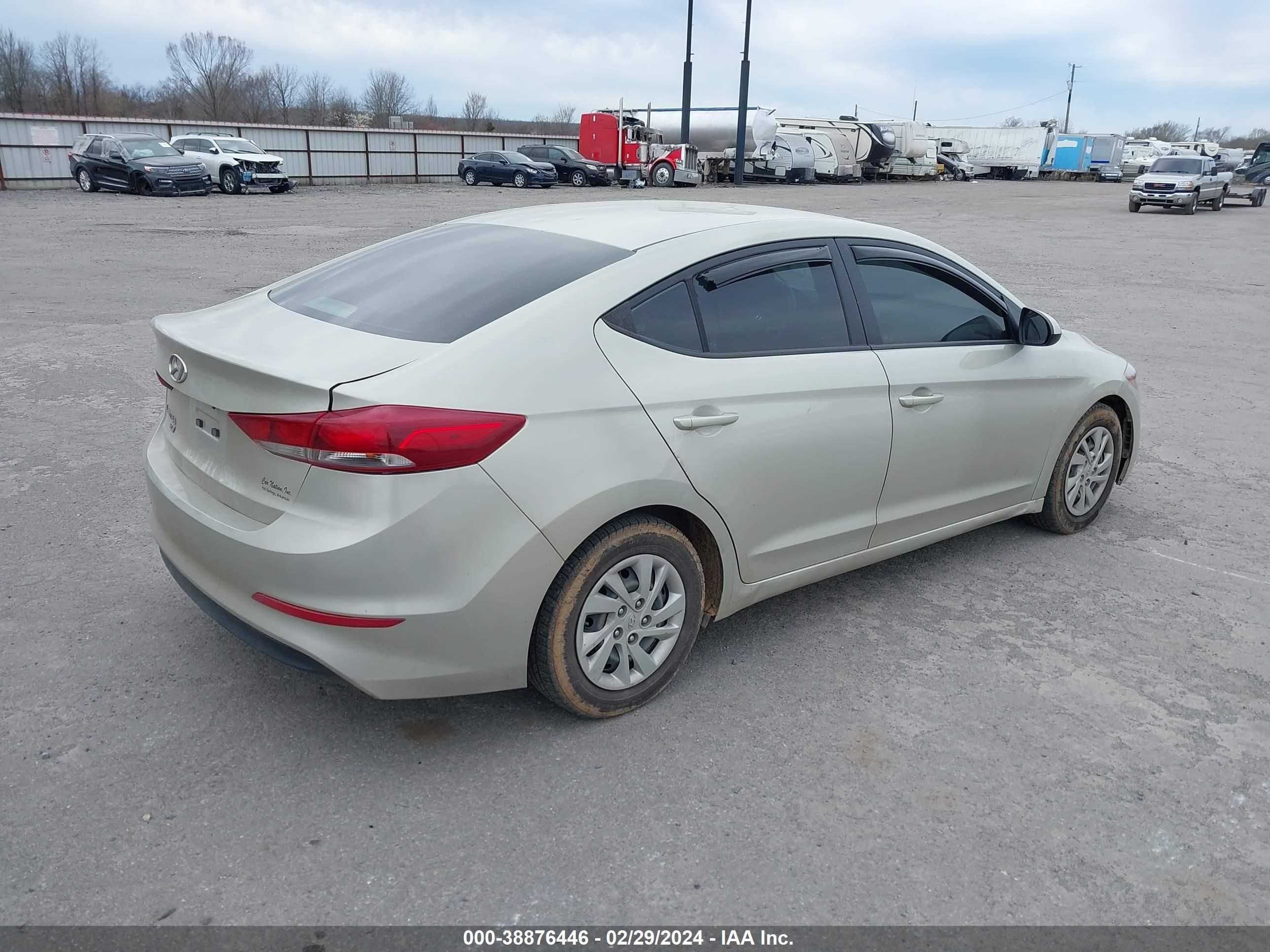 Photo 3 VIN: 5NPD74LF5JH261553 - HYUNDAI ELANTRA 