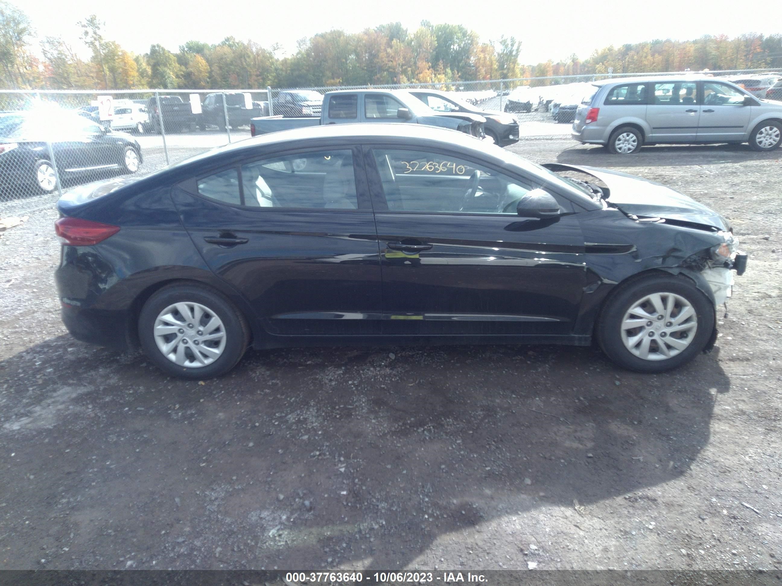 Photo 12 VIN: 5NPD74LF5JH266249 - HYUNDAI ELANTRA 