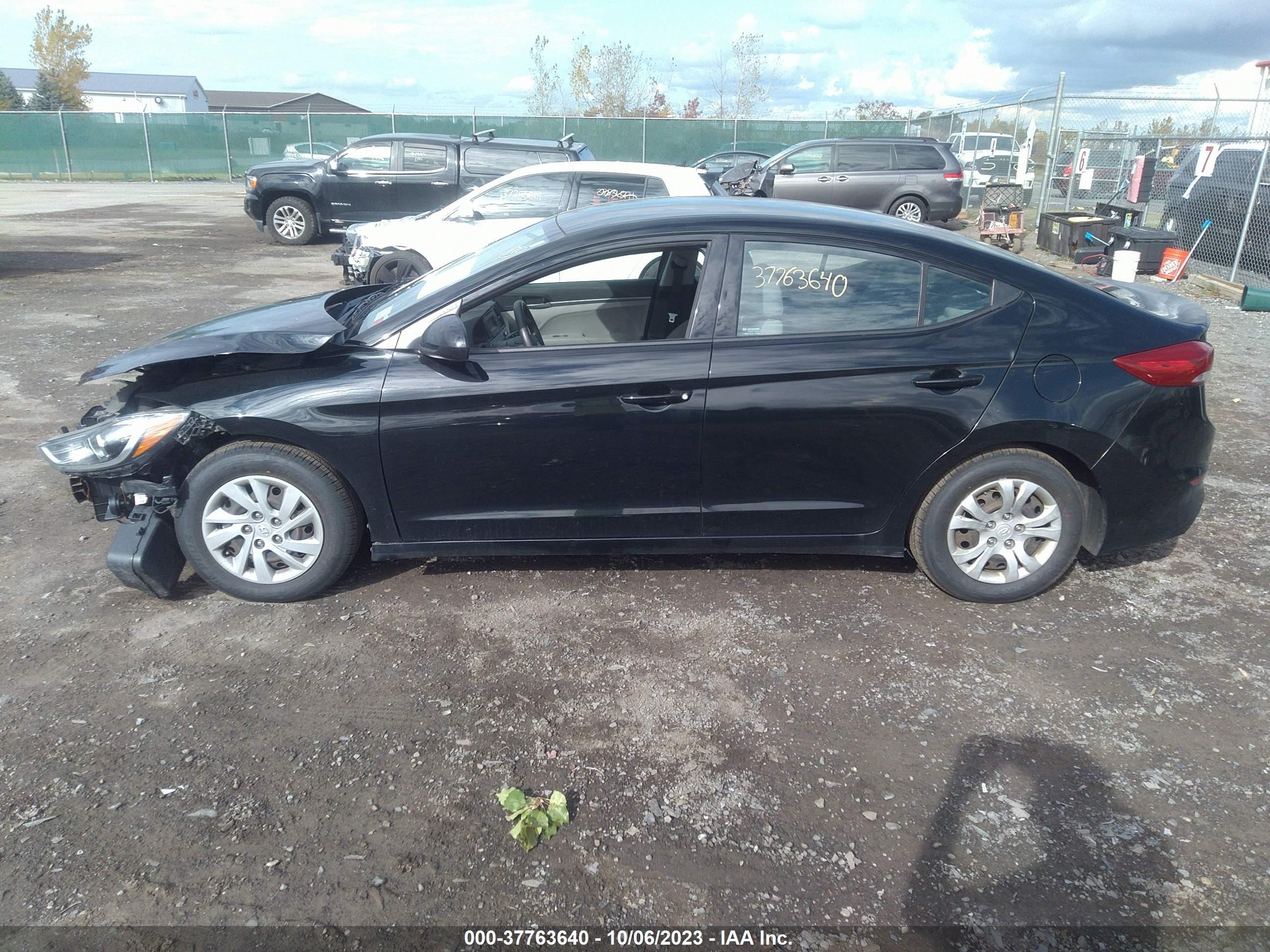 Photo 13 VIN: 5NPD74LF5JH266249 - HYUNDAI ELANTRA 