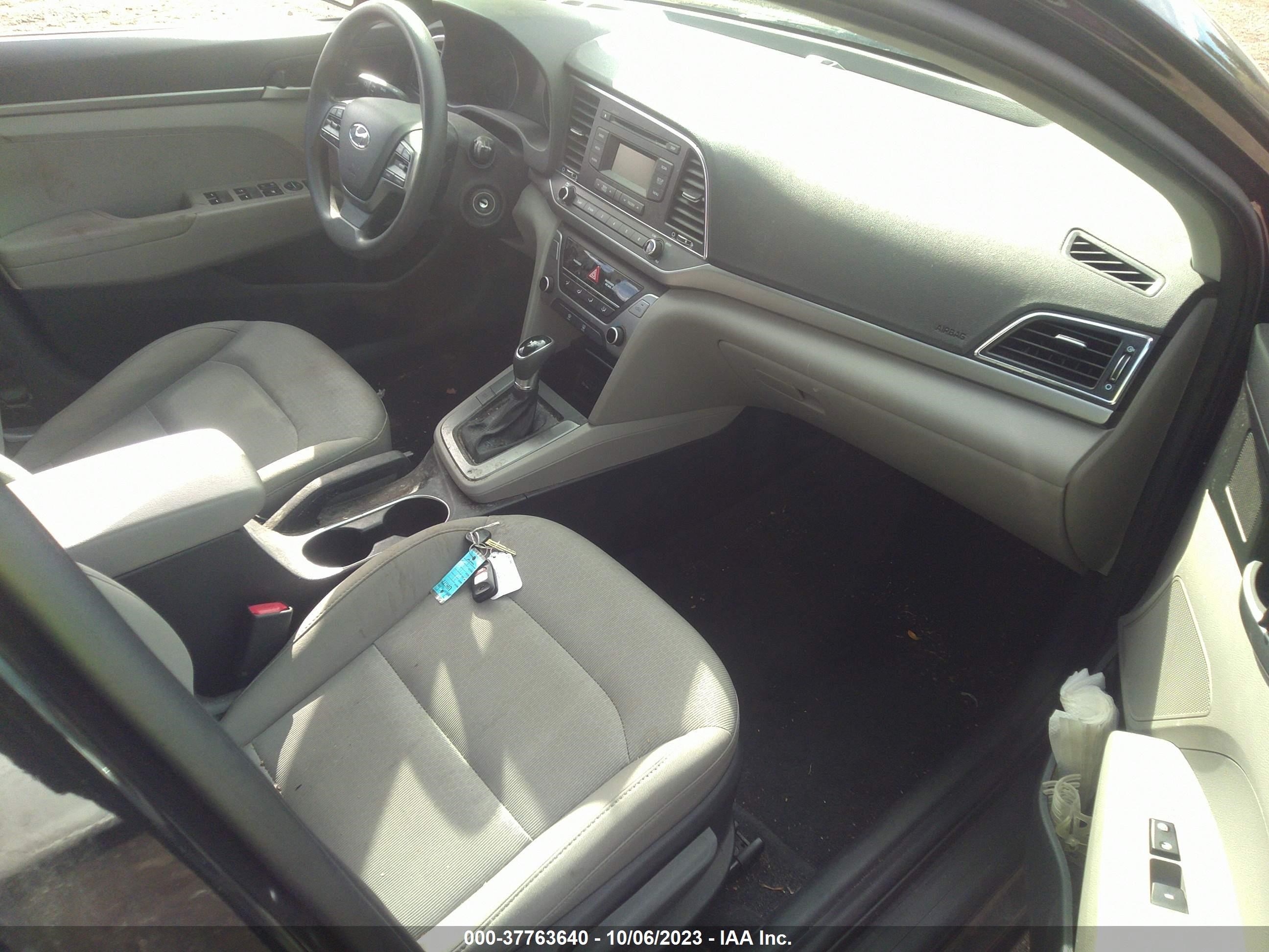 Photo 4 VIN: 5NPD74LF5JH266249 - HYUNDAI ELANTRA 