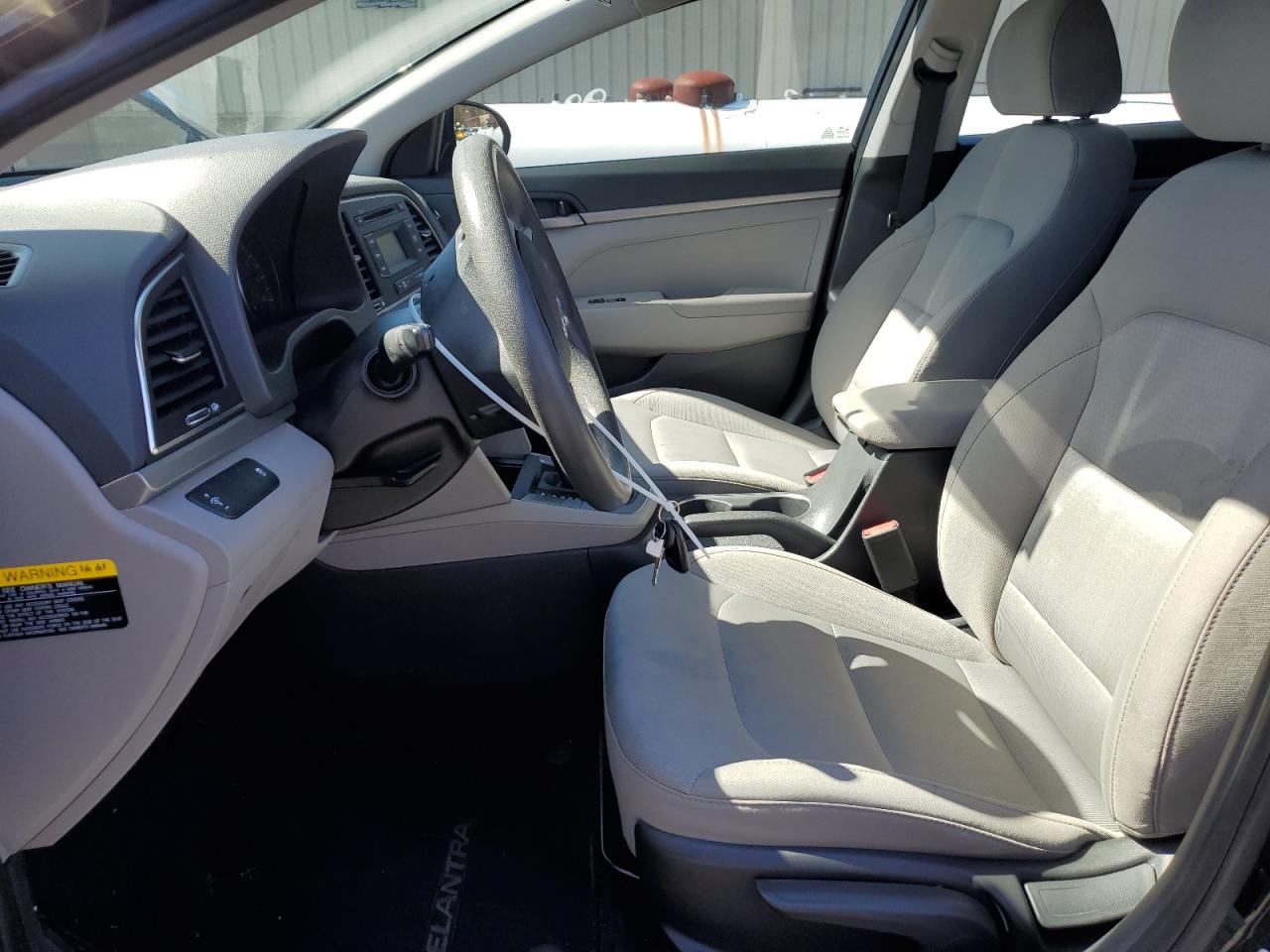 Photo 6 VIN: 5NPD74LF5JH270995 - HYUNDAI ELANTRA 