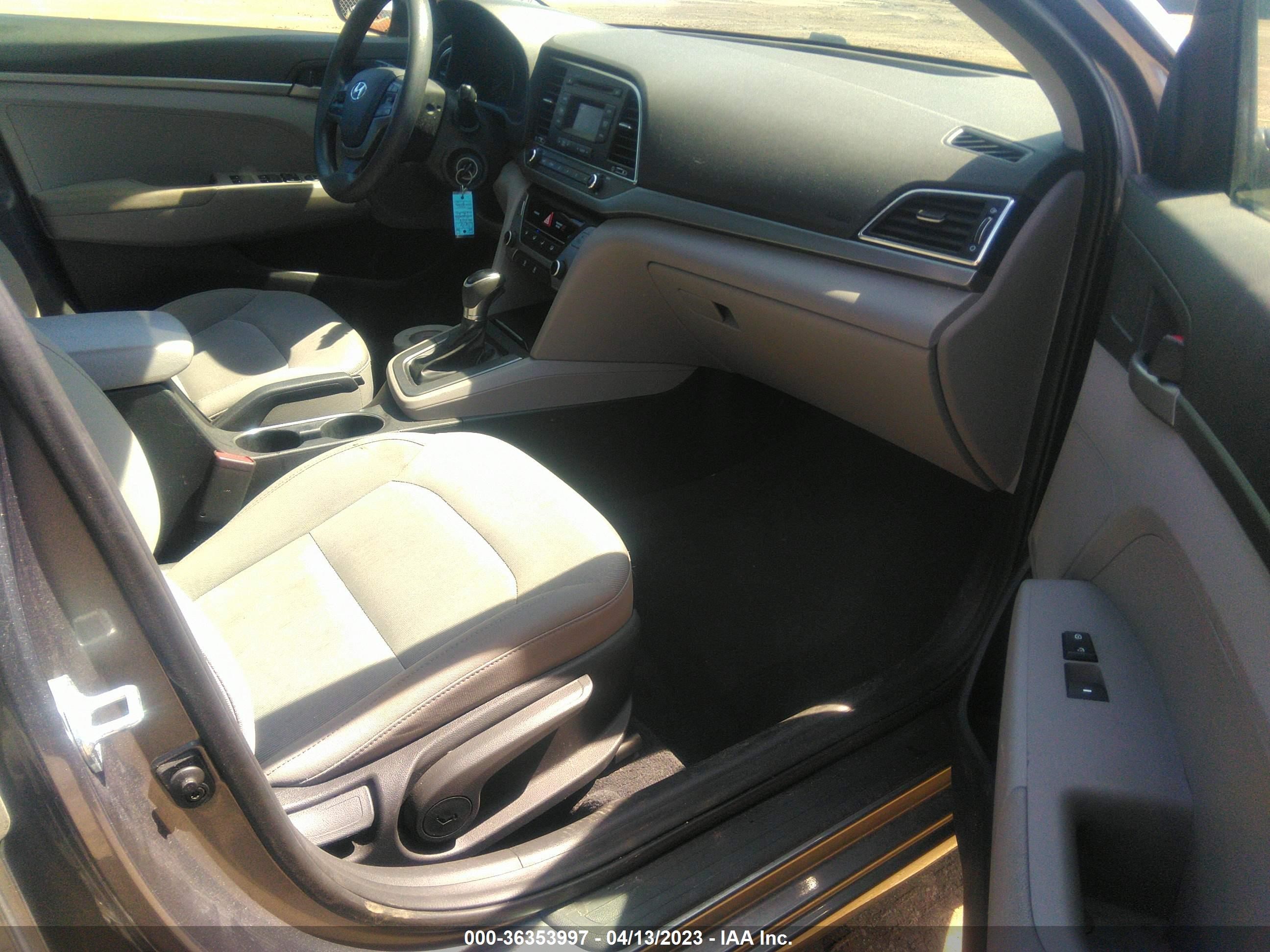 Photo 4 VIN: 5NPD74LF5JH350698 - HYUNDAI ELANTRA 