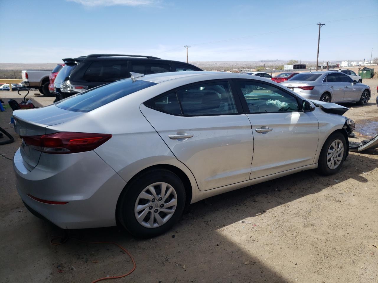 Photo 2 VIN: 5NPD74LF5JH359224 - HYUNDAI ELANTRA 