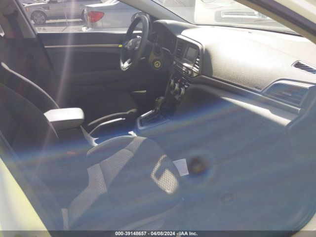 Photo 4 VIN: 5NPD74LF5KH406933 - HYUNDAI ELANTRA 