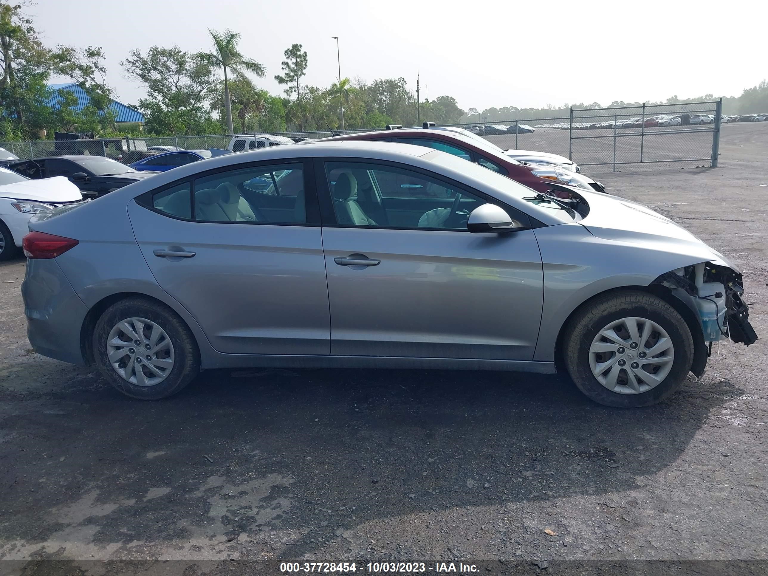 Photo 12 VIN: 5NPD74LF6HH067933 - HYUNDAI ELANTRA 