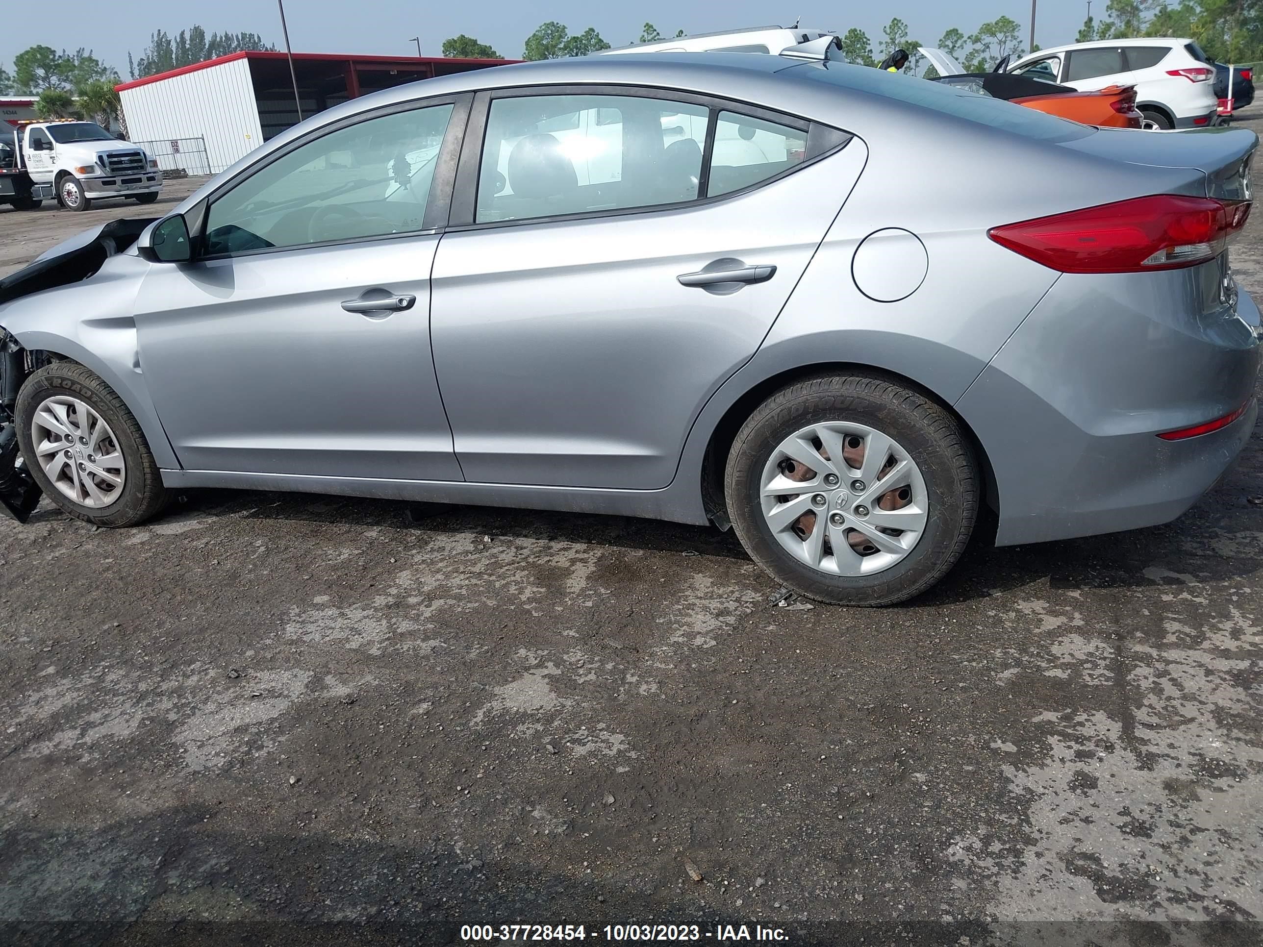 Photo 13 VIN: 5NPD74LF6HH067933 - HYUNDAI ELANTRA 