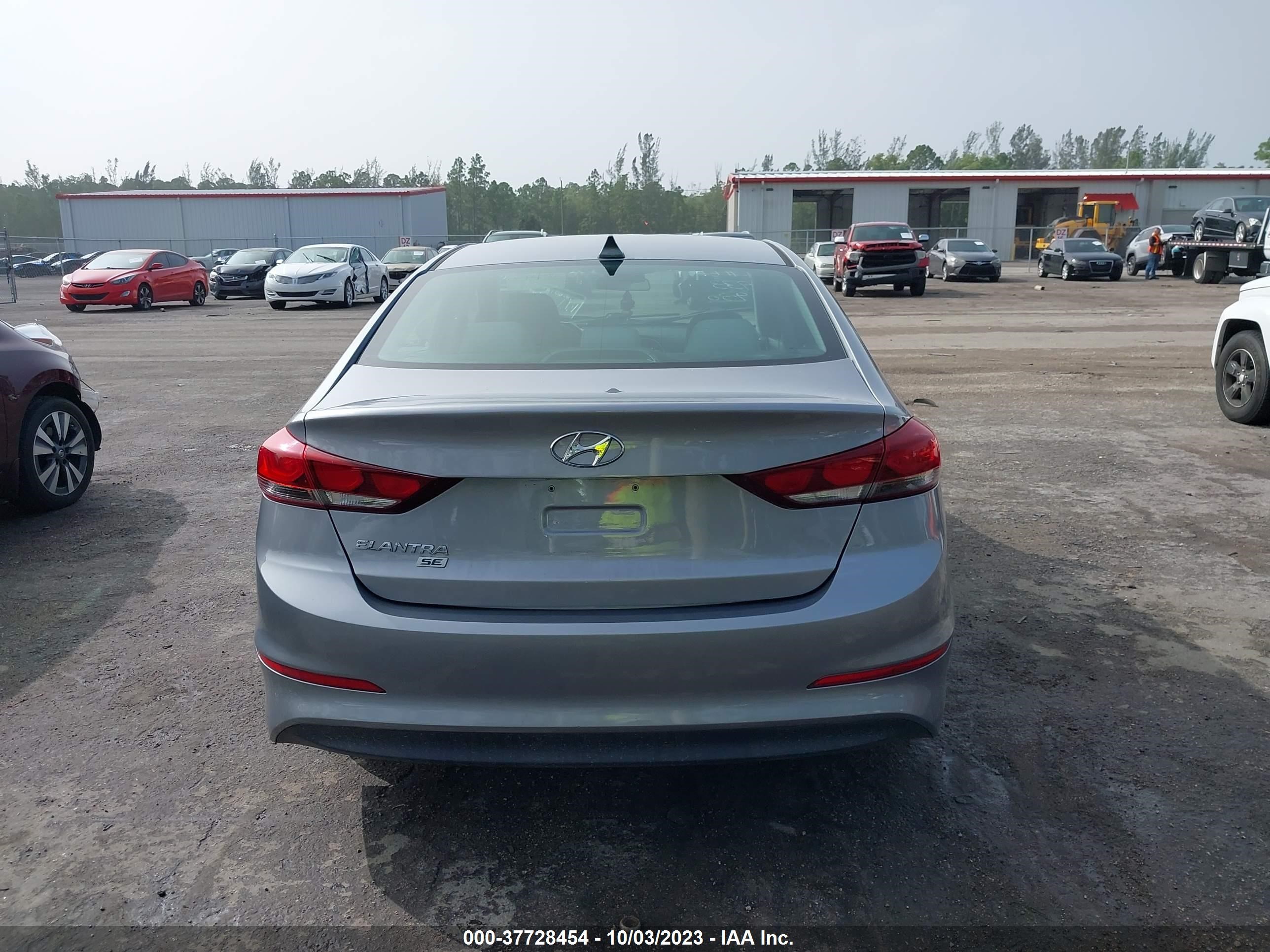 Photo 15 VIN: 5NPD74LF6HH067933 - HYUNDAI ELANTRA 