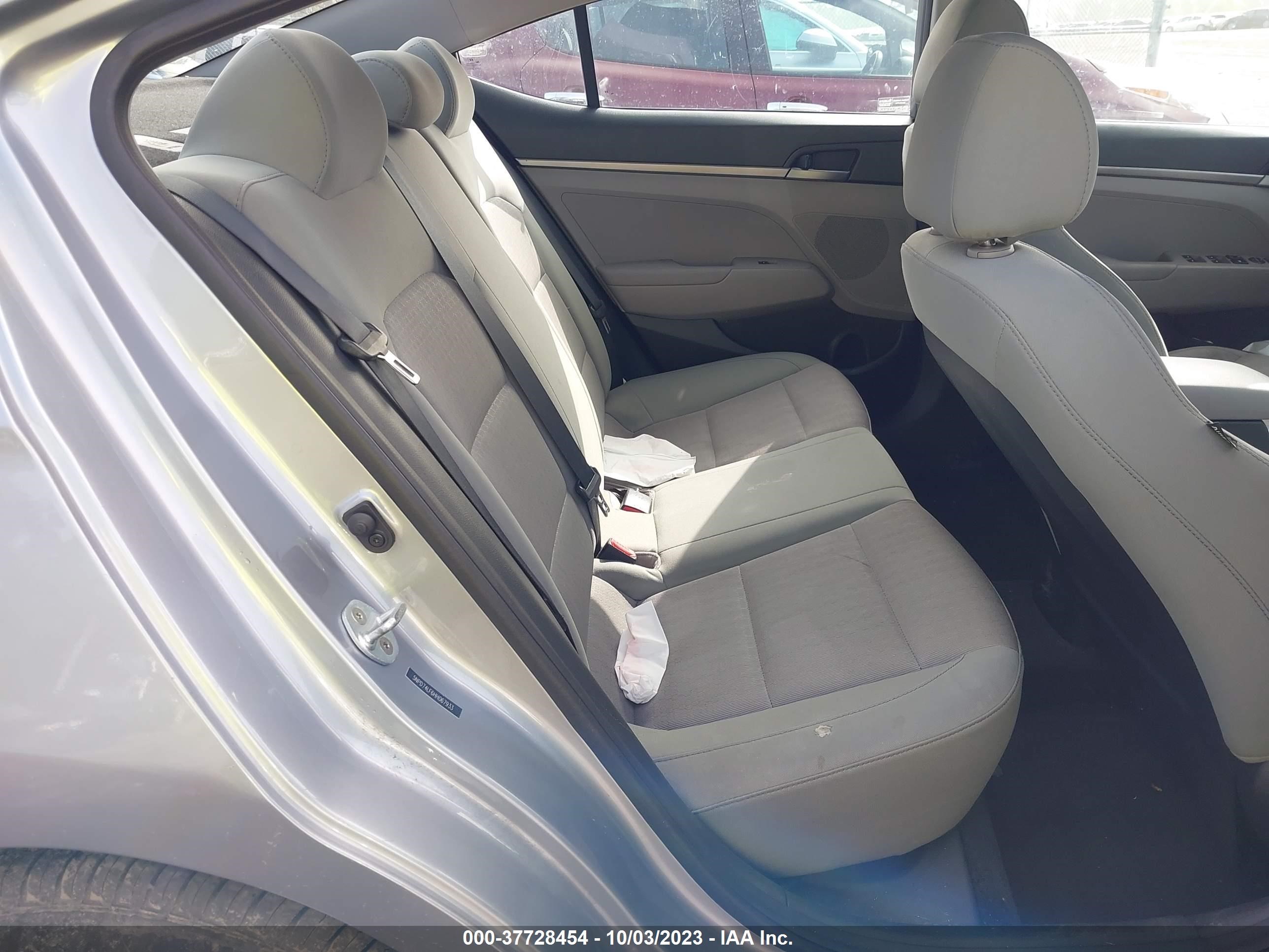 Photo 7 VIN: 5NPD74LF6HH067933 - HYUNDAI ELANTRA 