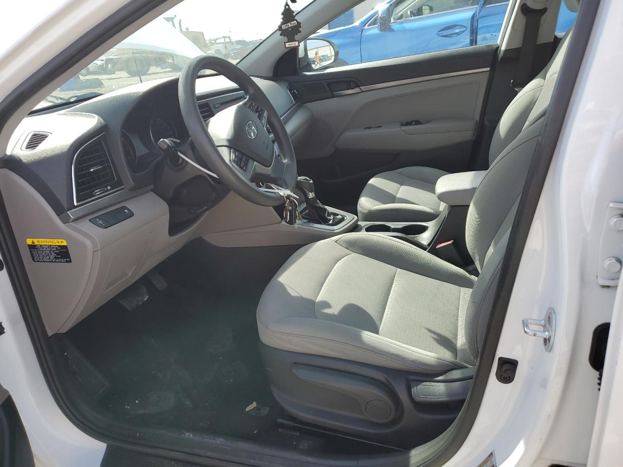 Photo 6 VIN: 5NPD74LF6HH076986 - HYUNDAI ELANTRA 