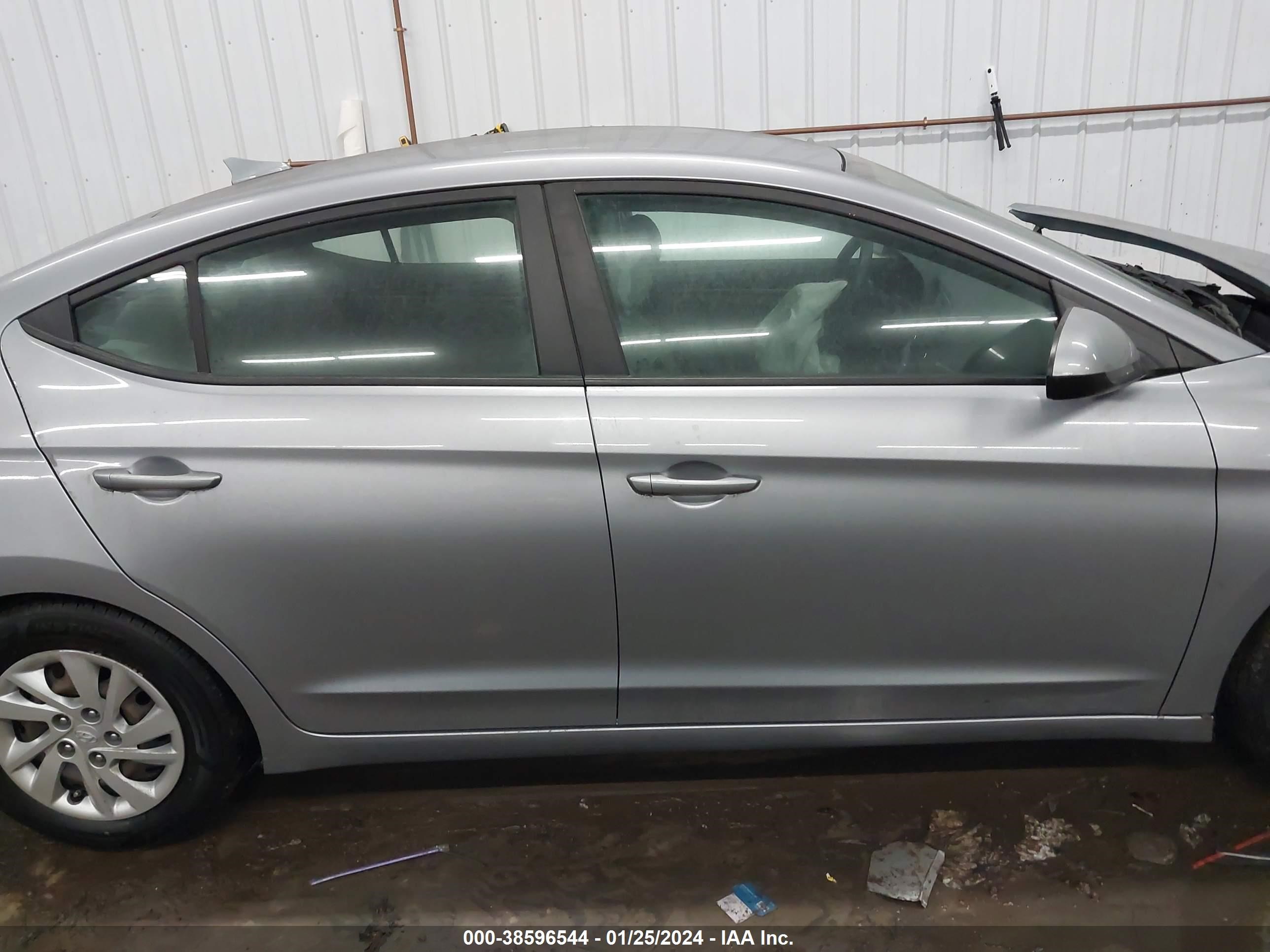 Photo 12 VIN: 5NPD74LF6HH082514 - HYUNDAI ELANTRA 