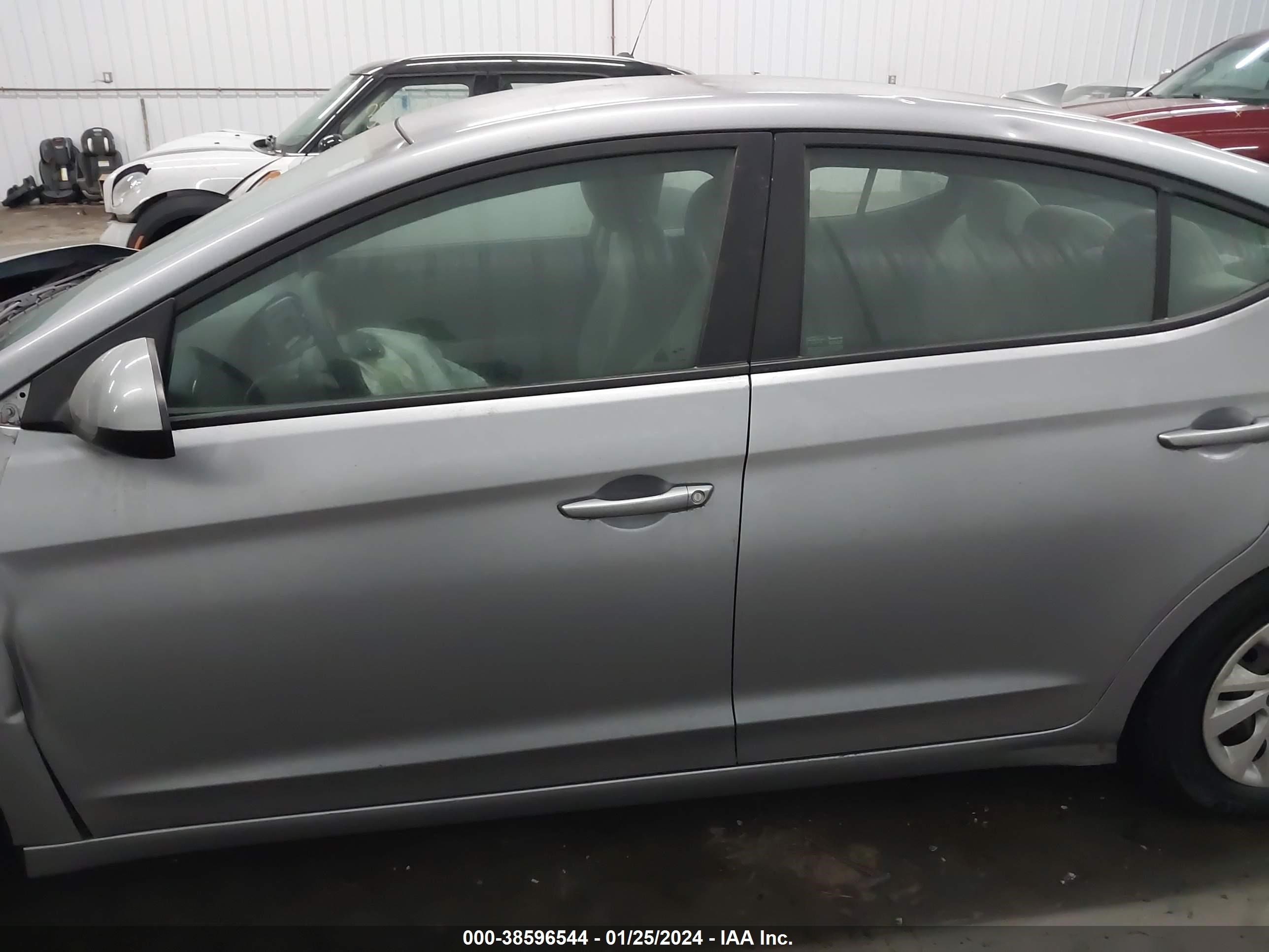 Photo 13 VIN: 5NPD74LF6HH082514 - HYUNDAI ELANTRA 