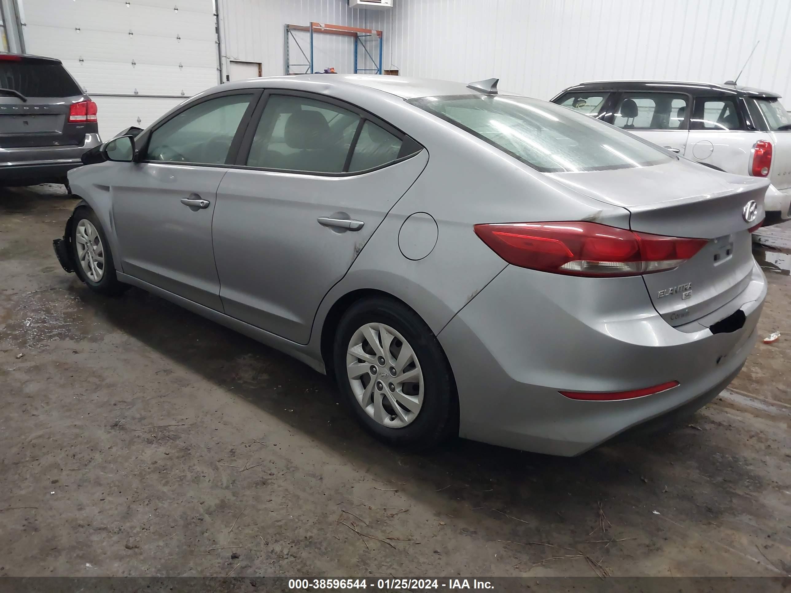 Photo 2 VIN: 5NPD74LF6HH082514 - HYUNDAI ELANTRA 