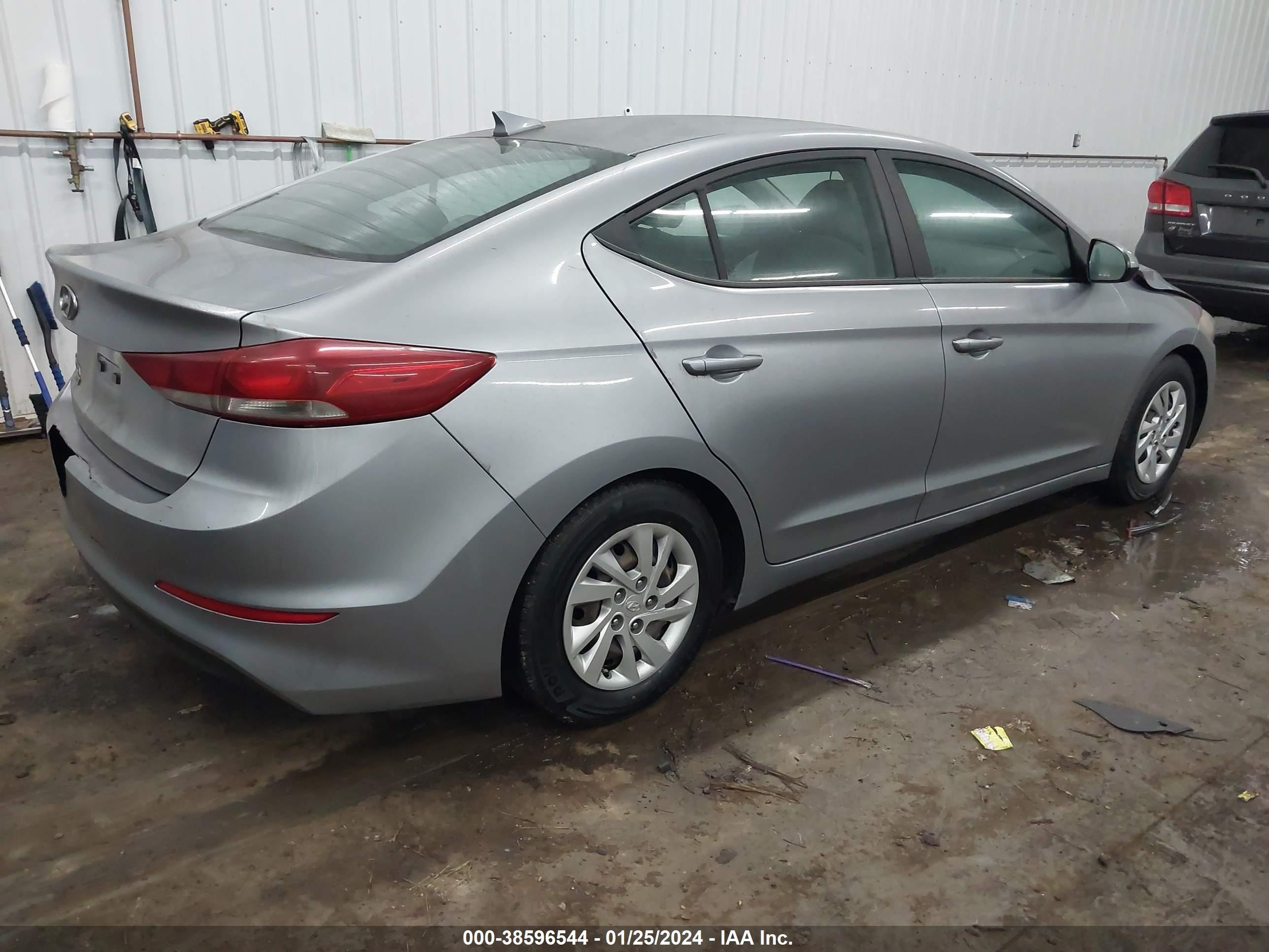 Photo 3 VIN: 5NPD74LF6HH082514 - HYUNDAI ELANTRA 