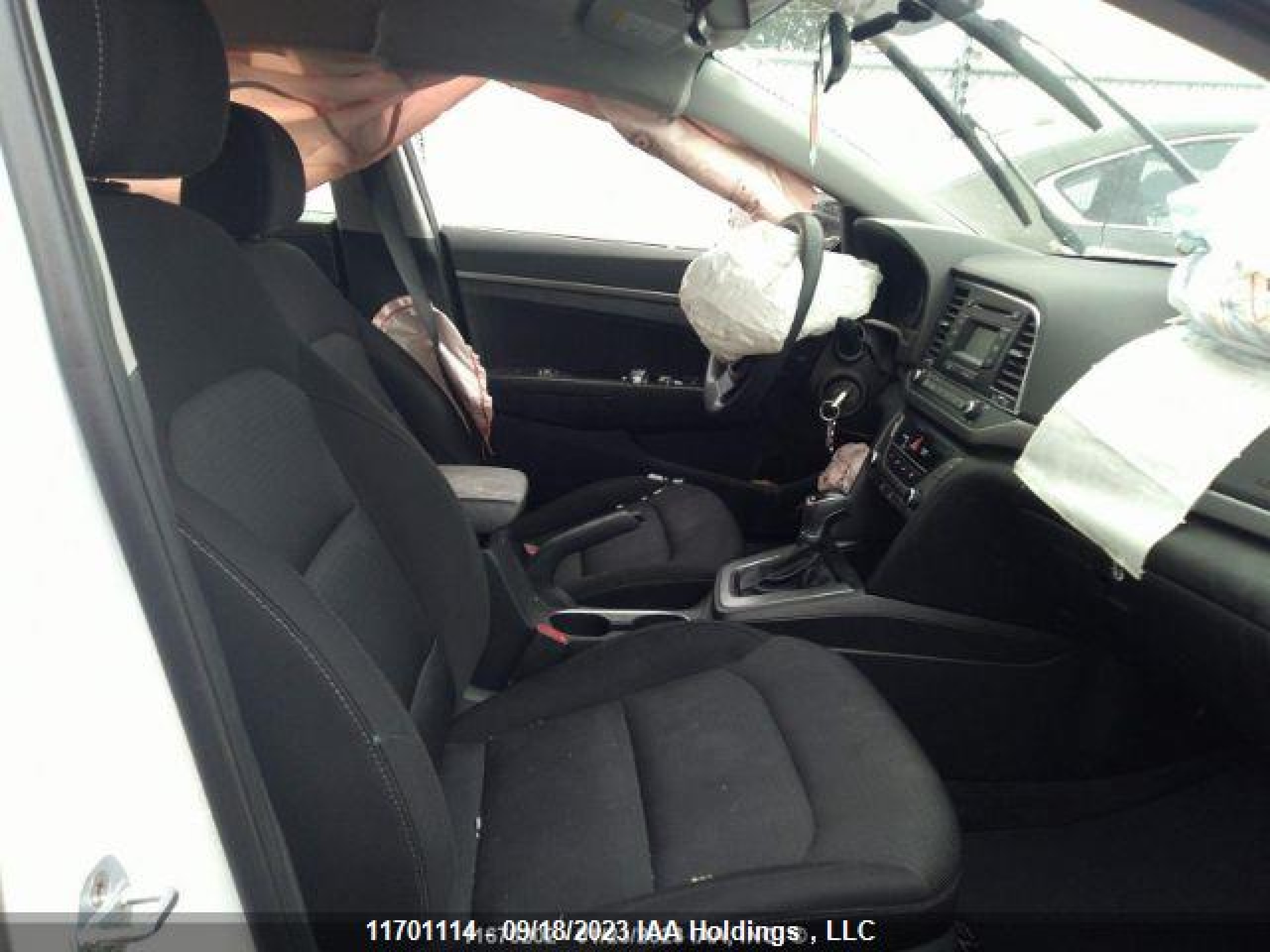 Photo 4 VIN: 5NPD74LF6HH132828 - HYUNDAI ELANTRA 