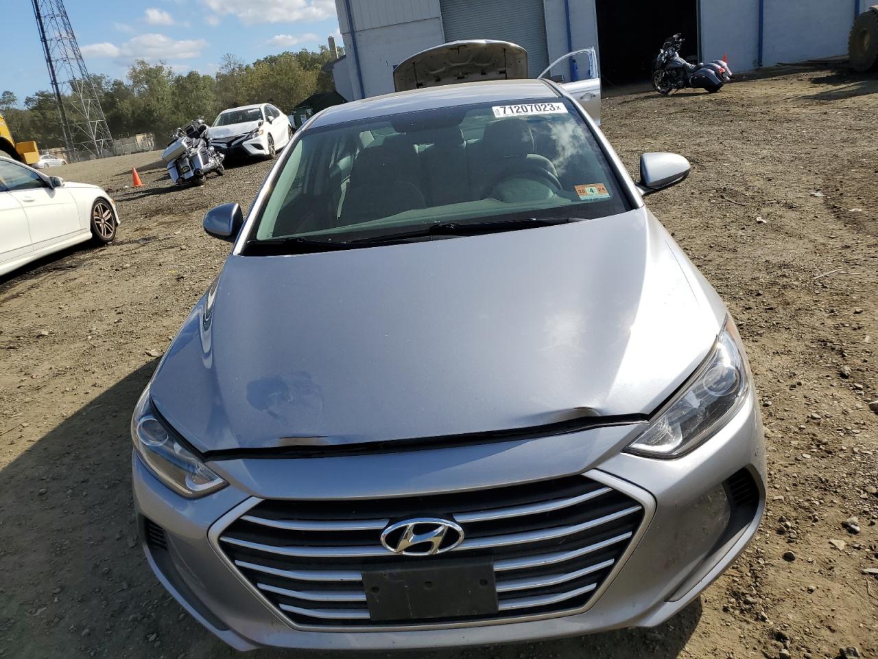 Photo 4 VIN: 5NPD74LF6HH187182 - HYUNDAI ELANTRA 