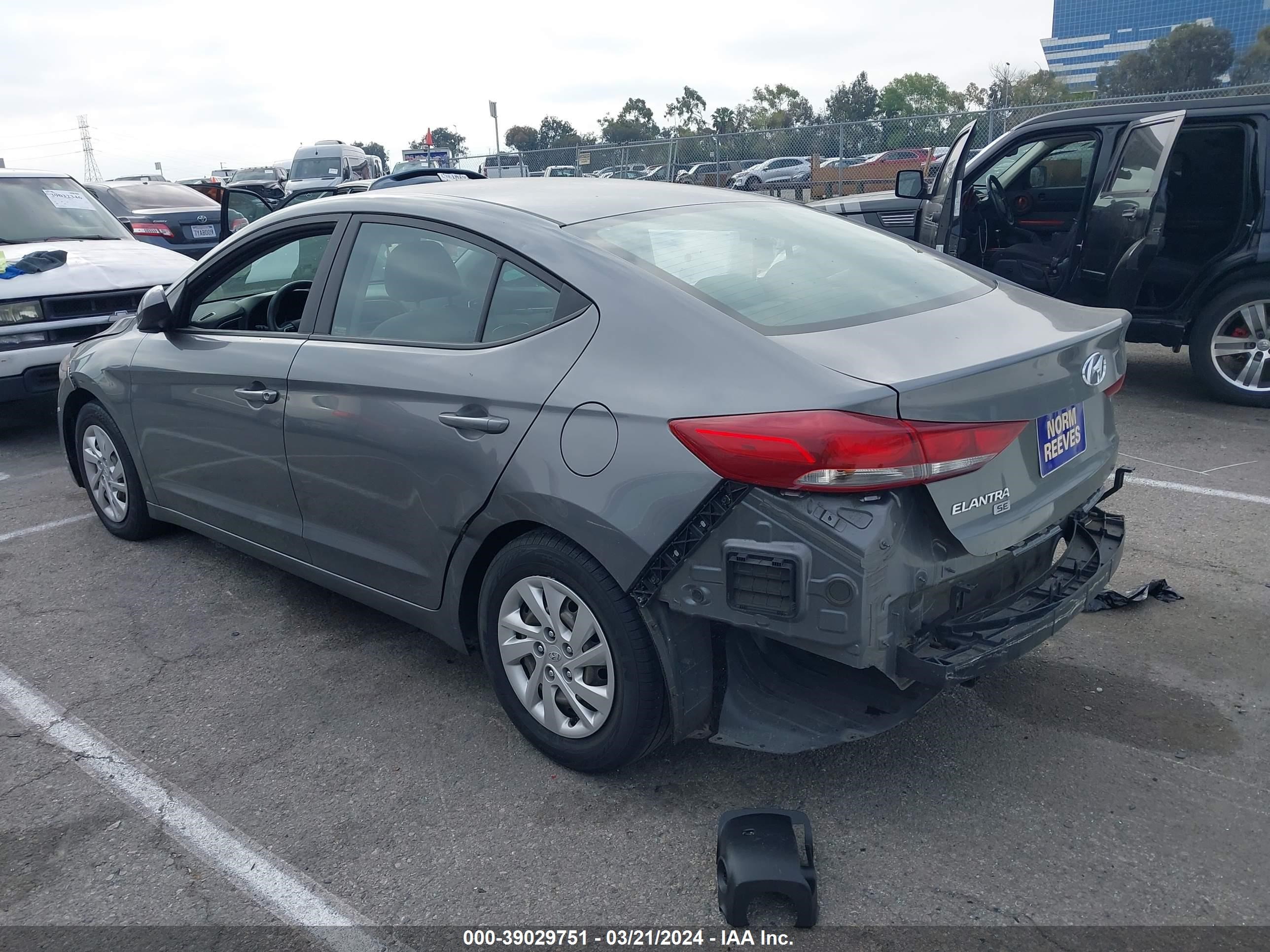 Photo 2 VIN: 5NPD74LF6JH354369 - HYUNDAI ELANTRA 