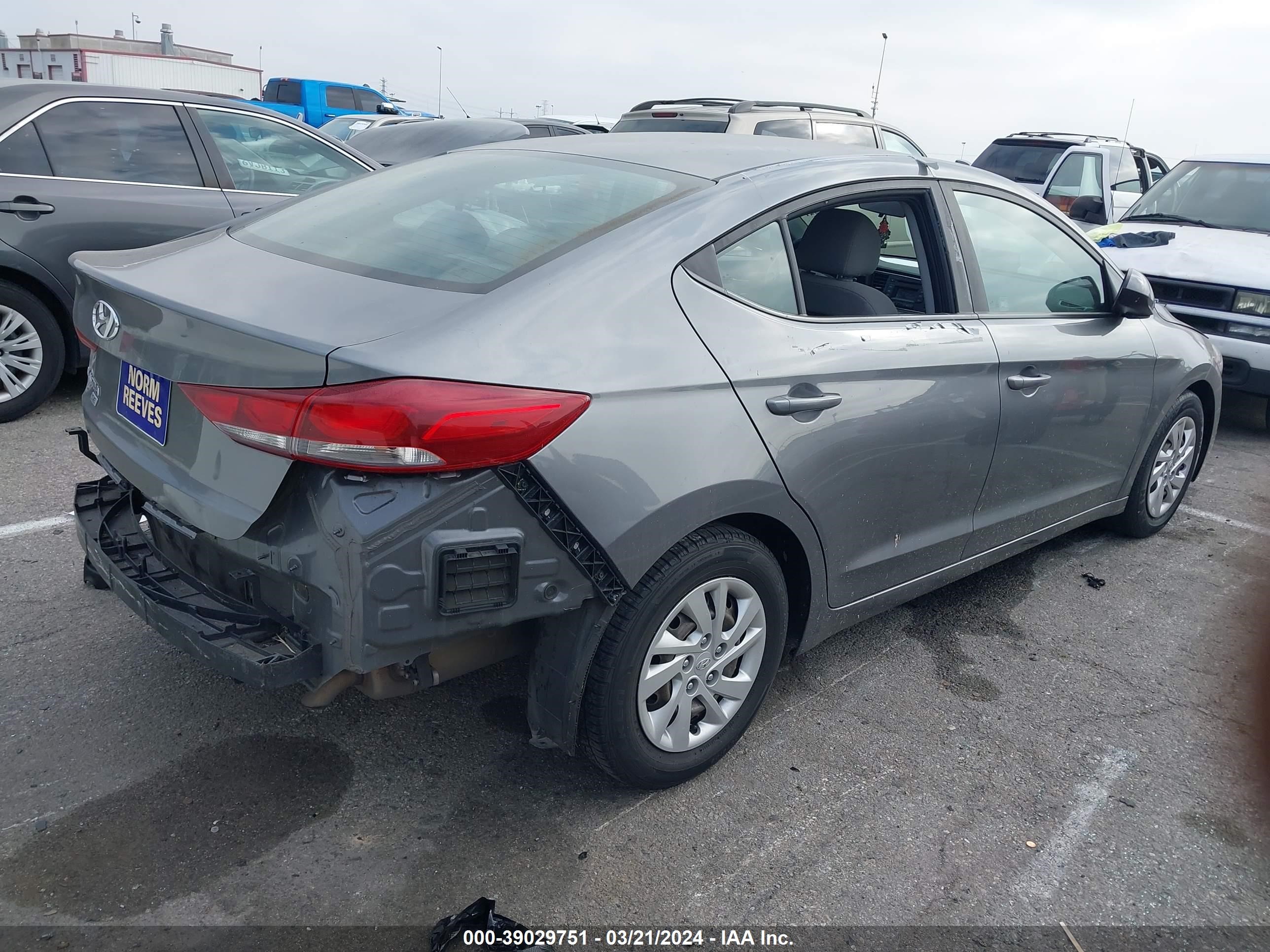 Photo 3 VIN: 5NPD74LF6JH354369 - HYUNDAI ELANTRA 