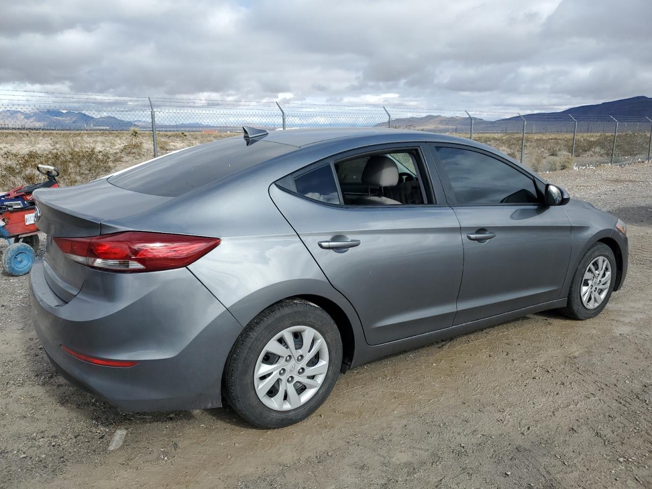 Photo 2 VIN: 5NPD74LF6JH399554 - HYUNDAI ELANTRA 