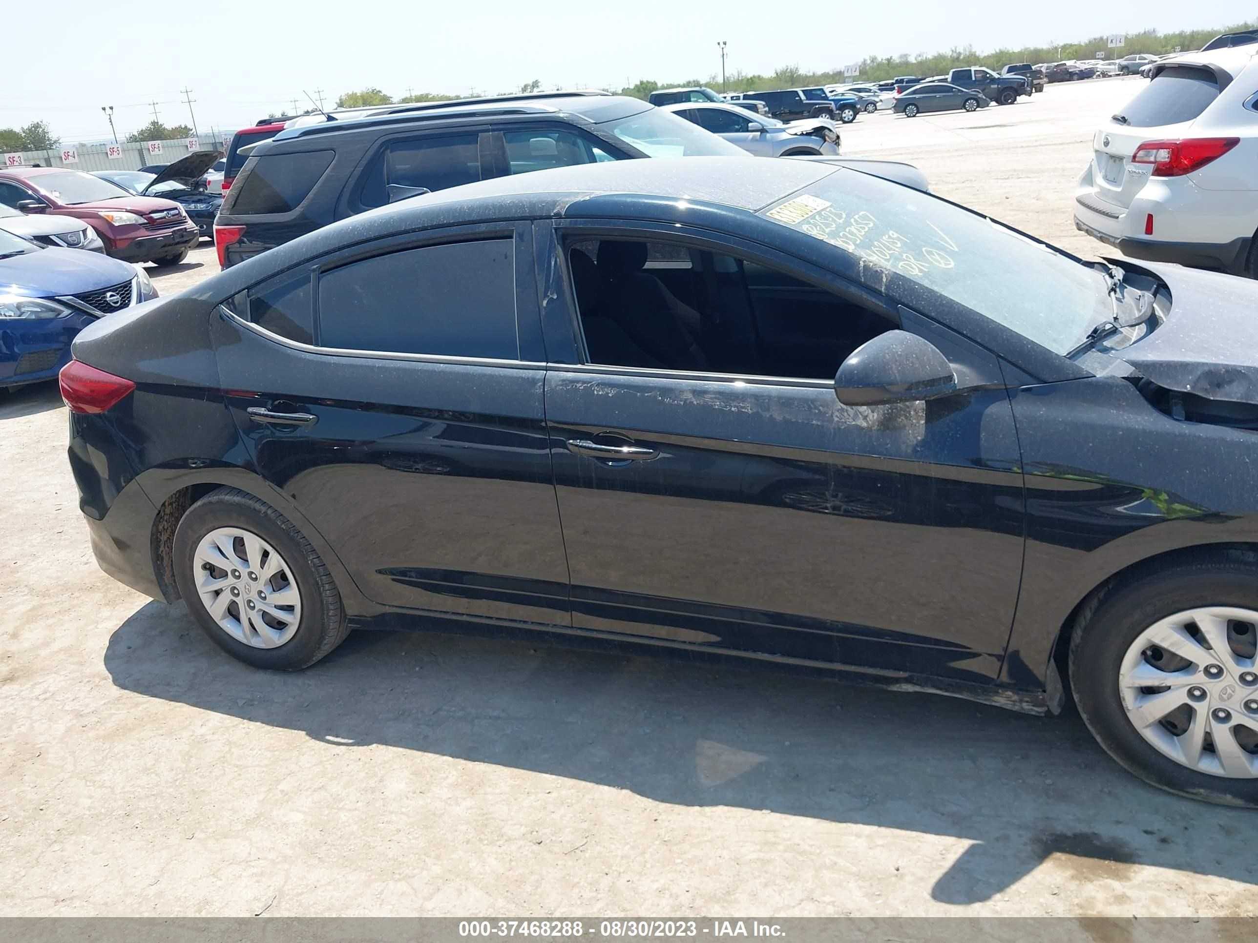 Photo 12 VIN: 5NPD74LF6JH402159 - HYUNDAI ELANTRA 