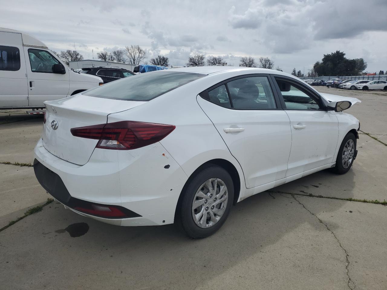 Photo 2 VIN: 5NPD74LF6KH404995 - HYUNDAI ELANTRA 